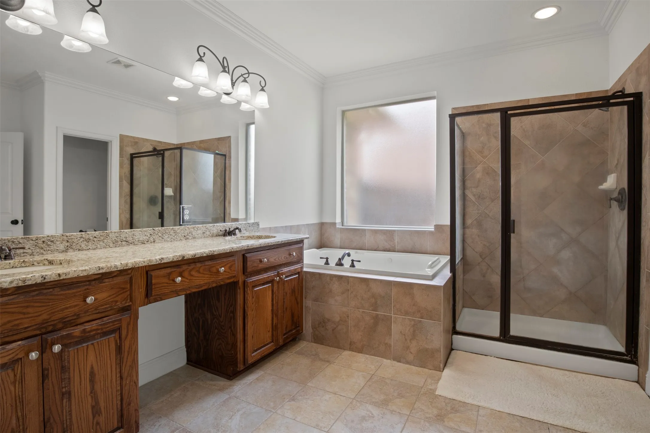 Single Family Residence For Sale in Collin County , 804 Meadowlark Drive, Murphy, Texas 75094, 5 Bedroom, 4 Bathroom, 3 Garage spaces, 4,135 Sqft, built in 2008, mls#21299517, Real Estate Agent in Murphy, Homes For Sale in Collin county, Homes For Sale in Murphy, Realtor in Murphy Texas, Real Estate Brokerage Independent Realty Texas, Luminita Cordes Realtor