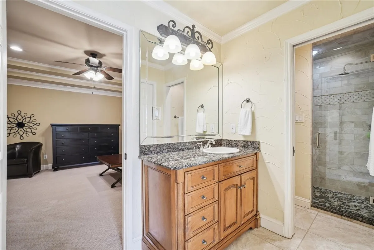 Single Family Residence For Sale in Ellis County , 604 S Hampton Road, Oak Leaf, Texas 75154, 4 Bedroom, 4 Bathroom, 3 Garage spaces, 3,750 Sqft, built in 1977, mls#21306131, Real Estate Agent in Oak Leaf, Homes For Sale in Ellis county, Homes For Sale in Oak Leaf, Realtor in Oak Leaf Texas, Real Estate Brokerage Independent Realty Texas, Luminita Cordes Realtor