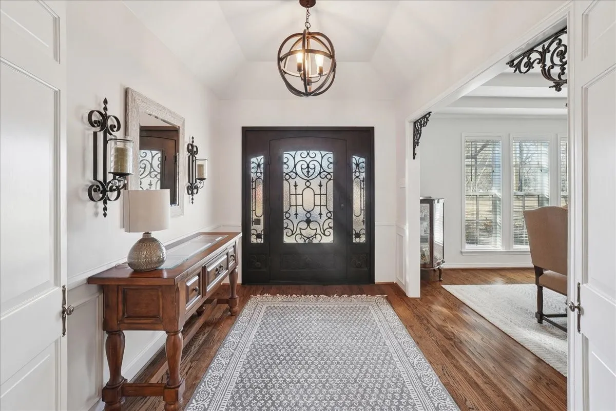 Single Family Residence For Sale in Ellis County , 604 S Hampton Road, Oak Leaf, Texas 75154, 4 Bedroom, 4 Bathroom, 3 Garage spaces, 3,750 Sqft, built in 1977, mls#21306131, Real Estate Agent in Oak Leaf, Homes For Sale in Ellis county, Homes For Sale in Oak Leaf, Realtor in Oak Leaf Texas, Real Estate Brokerage Independent Realty Texas, Luminita Cordes Realtor