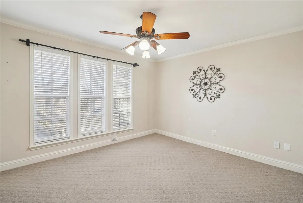 Single Family Residence For Sale in Ellis County , 604 S Hampton Road, Oak Leaf, Texas 75154, 4 Bedroom, 4 Bathroom, 3 Garage spaces, 3,750 Sqft, built in 1977, mls#21306131, Real Estate Agent in Oak Leaf, Homes For Sale in Ellis county, Homes For Sale in Oak Leaf, Realtor in Oak Leaf Texas, Real Estate Brokerage Independent Realty Texas, Luminita Cordes Realtor