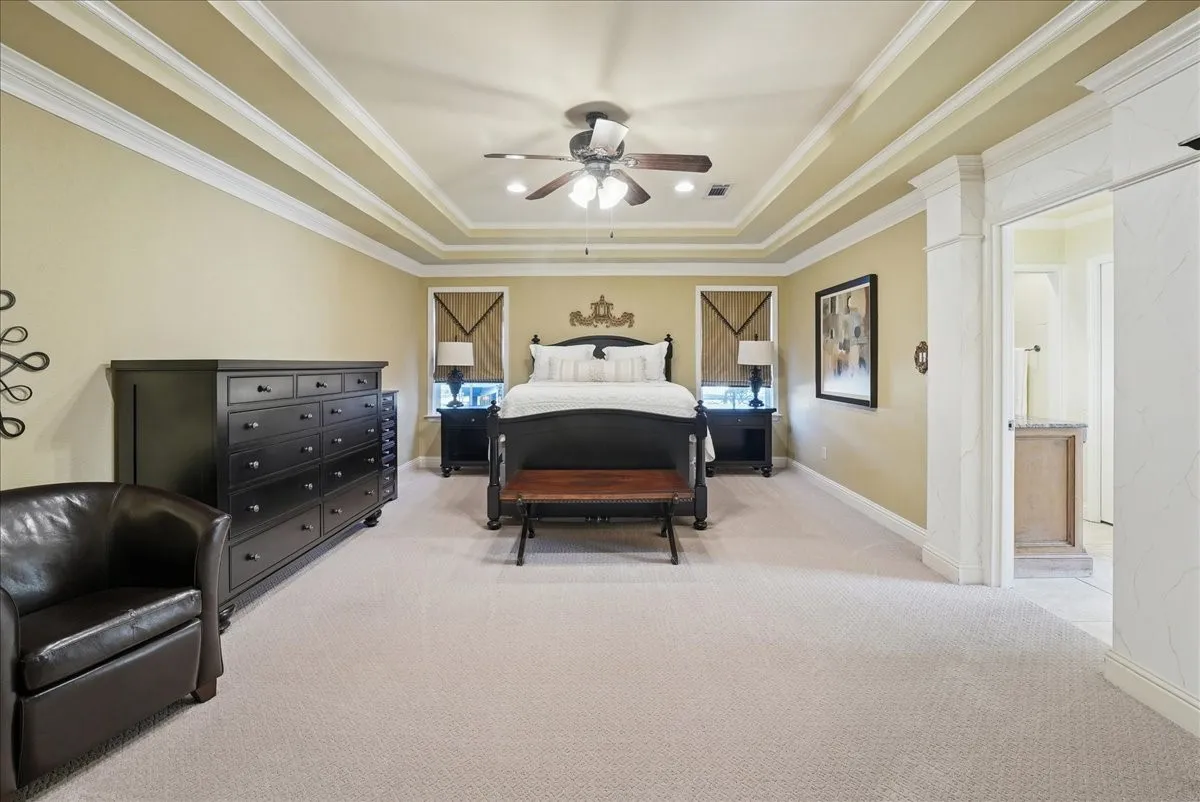 Single Family Residence For Sale in Ellis County , 604 S Hampton Road, Oak Leaf, Texas 75154, 4 Bedroom, 4 Bathroom, 3 Garage spaces, 3,750 Sqft, built in 1977, mls#21306131, Real Estate Agent in Oak Leaf, Homes For Sale in Ellis county, Homes For Sale in Oak Leaf, Realtor in Oak Leaf Texas, Real Estate Brokerage Independent Realty Texas, Luminita Cordes Realtor