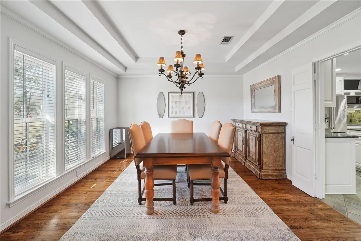 Single Family Residence For Sale in Ellis County , 604 S Hampton Road, Oak Leaf, Texas 75154, 4 Bedroom, 4 Bathroom, 3 Garage spaces, 3,750 Sqft, built in 1977, mls#21306131, Real Estate Agent in Oak Leaf, Homes For Sale in Ellis county, Homes For Sale in Oak Leaf, Realtor in Oak Leaf Texas, Real Estate Brokerage Independent Realty Texas, Luminita Cordes Realtor
