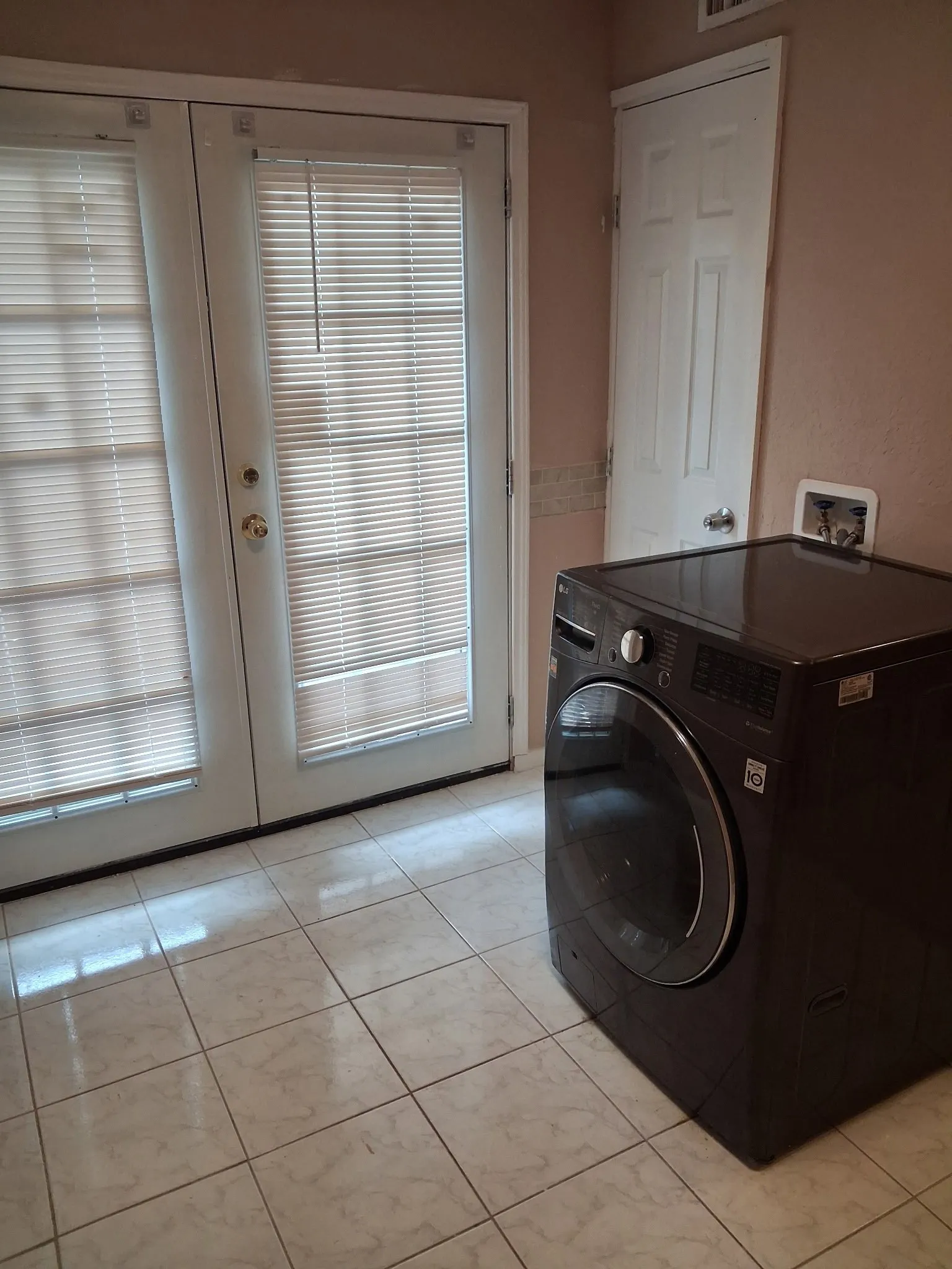 Single Family Residence For Sale in Tarrant County , 5528 Boca Raton Boulevard 186, Fort Worth, Texas 76112, 2 Bedroom, 2 Bathroom, Garage spaces, 1,010 Sqft, built in 1972, mls#21308832, Real Estate Agent in Fort Worth, Homes For Sale in Tarrant county, Homes For Sale in Fort Worth, Realtor in Fort Worth Texas, Real Estate Brokerage Independent Realty Texas, Luminita Cordes Realtor