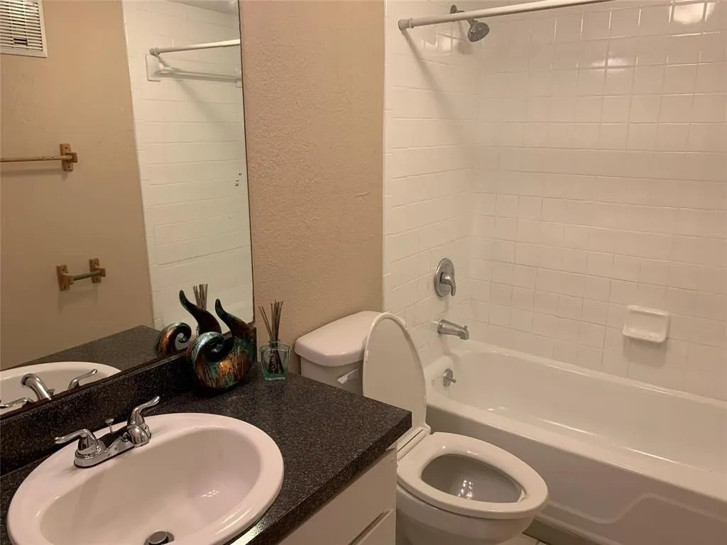 Single Family Residence For Sale in Tarrant County , 5528 Boca Raton Boulevard 186, Fort Worth, Texas 76112, 2 Bedroom, 2 Bathroom, Garage spaces, 1,010 Sqft, built in 1972, mls#21308832, Real Estate Agent in Fort Worth, Homes For Sale in Tarrant county, Homes For Sale in Fort Worth, Realtor in Fort Worth Texas, Real Estate Brokerage Independent Realty Texas, Luminita Cordes Realtor