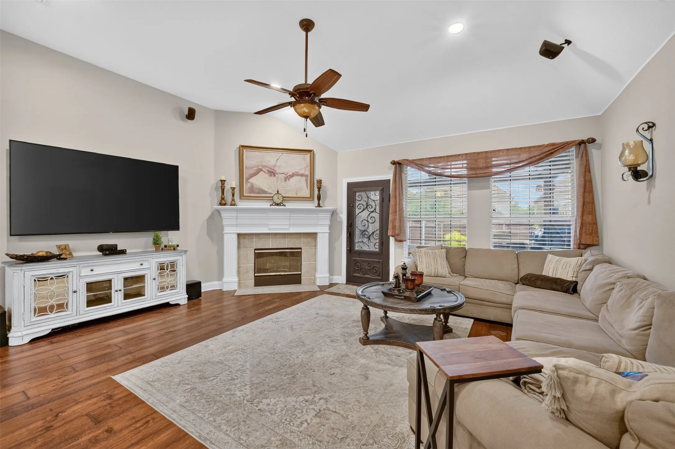 Single Family Residence For Sale in Denton County , 3451 Mayflower Drive, Frisco, Texas 75034, 4 Bedroom, 4 Bathroom, 2 Garage spaces, 3,068 Sqft, built in 2004, mls#21308502, Real Estate Agent in Frisco, Homes For Sale in Denton county, Homes For Sale in Frisco, Realtor in Frisco Texas, Real Estate Brokerage Independent Realty Texas, Luminita Cordes Realtor