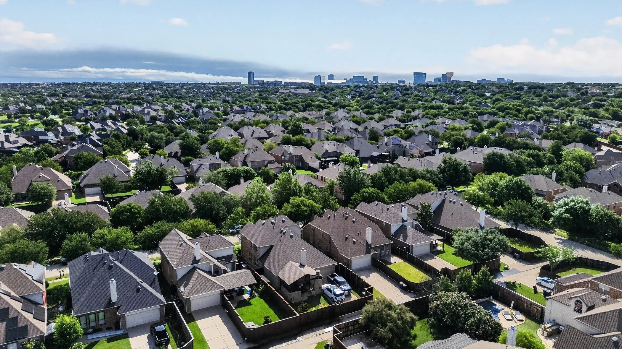 Single Family Residence For Sale in Denton County , 3451 Mayflower Drive, Frisco, Texas 75034, 4 Bedroom, 4 Bathroom, 2 Garage spaces, 3,068 Sqft, built in 2004, mls#21308502, Real Estate Agent in Frisco, Homes For Sale in Denton county, Homes For Sale in Frisco, Realtor in Frisco Texas, Real Estate Brokerage Independent Realty Texas, Luminita Cordes Realtor