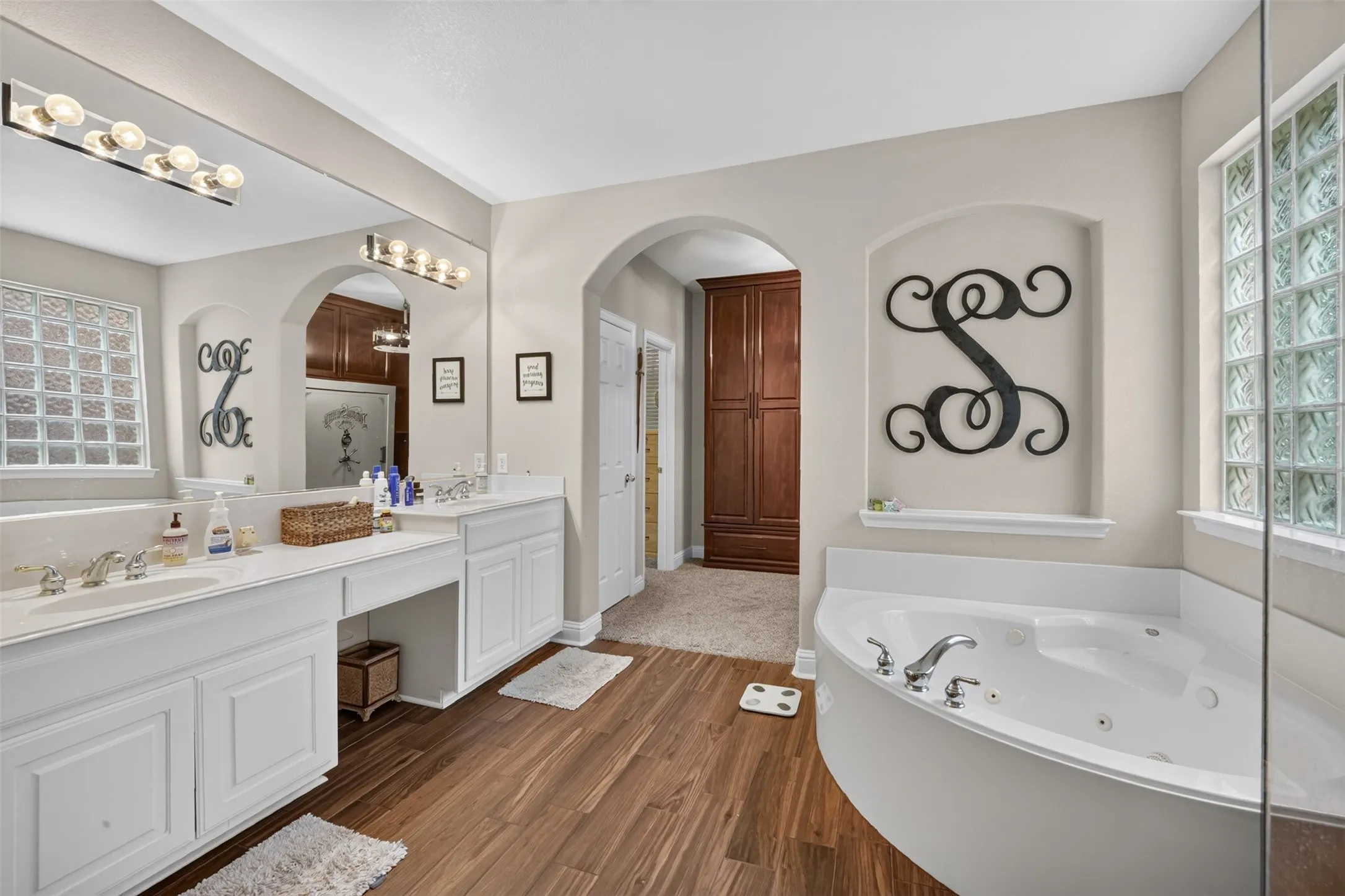 Single Family Residence For Sale in Denton County , 3451 Mayflower Drive, Frisco, Texas 75034, 4 Bedroom, 4 Bathroom, 2 Garage spaces, 3,068 Sqft, built in 2004, mls#21308502, Real Estate Agent in Frisco, Homes For Sale in Denton county, Homes For Sale in Frisco, Realtor in Frisco Texas, Real Estate Brokerage Independent Realty Texas, Luminita Cordes Realtor