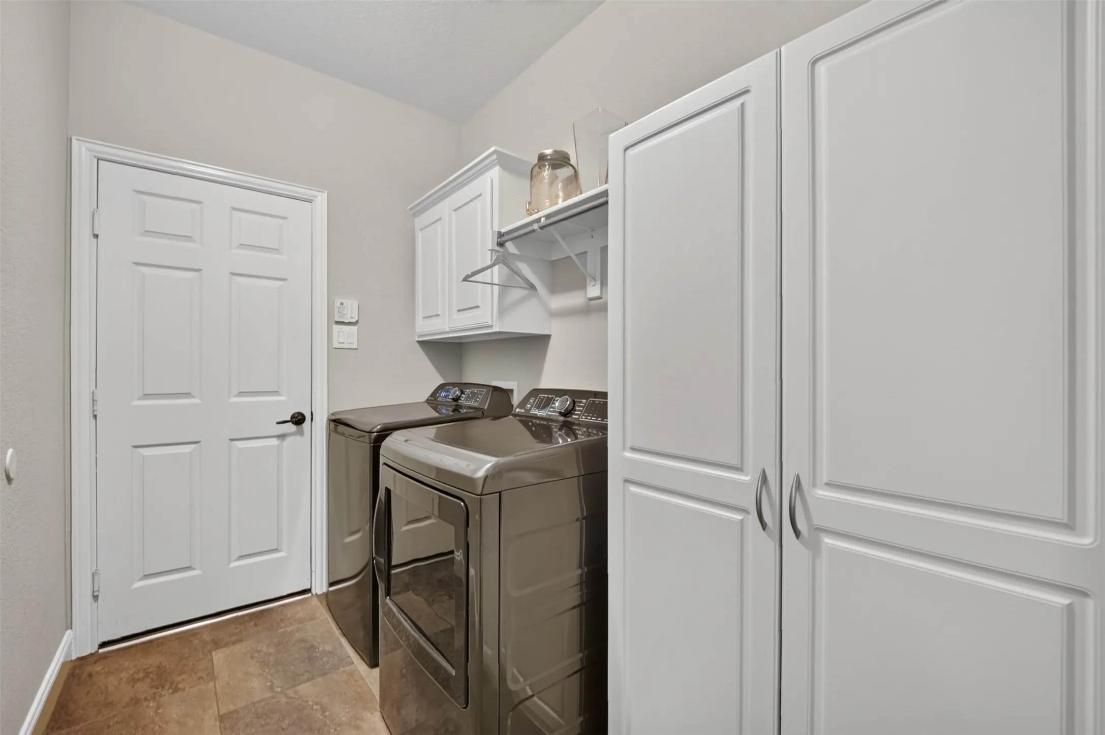 Single Family Residence For Sale in Denton County , 3451 Mayflower Drive, Frisco, Texas 75034, 4 Bedroom, 4 Bathroom, 2 Garage spaces, 3,068 Sqft, built in 2004, mls#21308502, Real Estate Agent in Frisco, Homes For Sale in Denton county, Homes For Sale in Frisco, Realtor in Frisco Texas, Real Estate Brokerage Independent Realty Texas, Luminita Cordes Realtor
