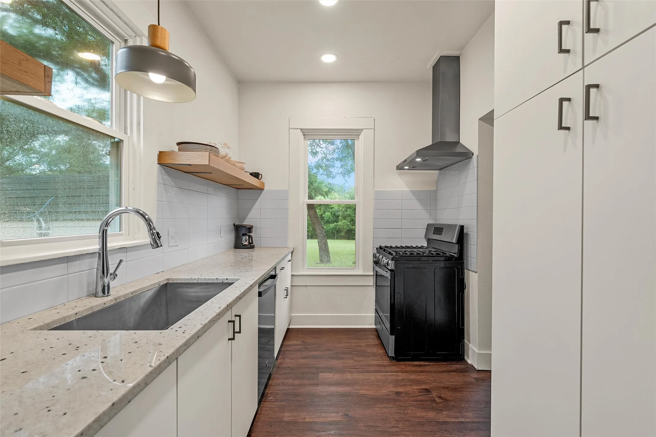 Single Family Residence For Sale in Mc Lennan County , 1609 Reuter Avenue, Waco, Texas 76708, 3 Bedroom, 2 Bathroom, Garage spaces, 1,566 Sqft, built in 1930, mls#21308135, Real Estate Agent in Waco, Homes For Sale in Mc Lennan county, Homes For Sale in Waco, Realtor in Waco Texas, Real Estate Brokerage Independent Realty Texas, Luminita Cordes Realtor