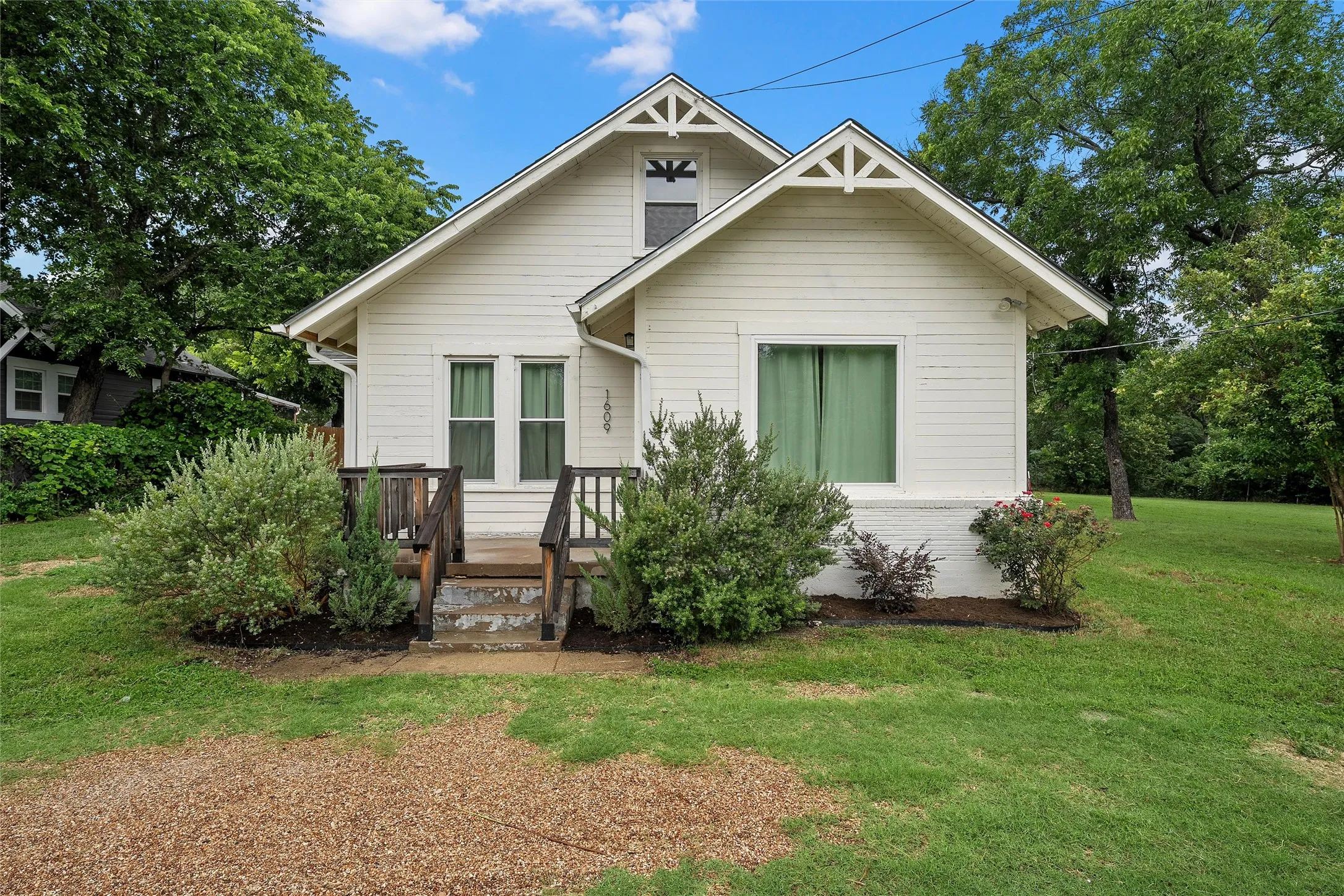 Single Family Residence For Sale in Mc Lennan County , 1609 Reuter Avenue, Waco, Texas 76708, 3 Bedroom, 2 Bathroom, Garage spaces, 1,566 Sqft, built in 1930, mls#21308135, Real Estate Agent in Waco, Homes For Sale in Mc Lennan county, Homes For Sale in Waco, Realtor in Waco Texas, Real Estate Brokerage Independent Realty Texas, Luminita Cordes Realtor