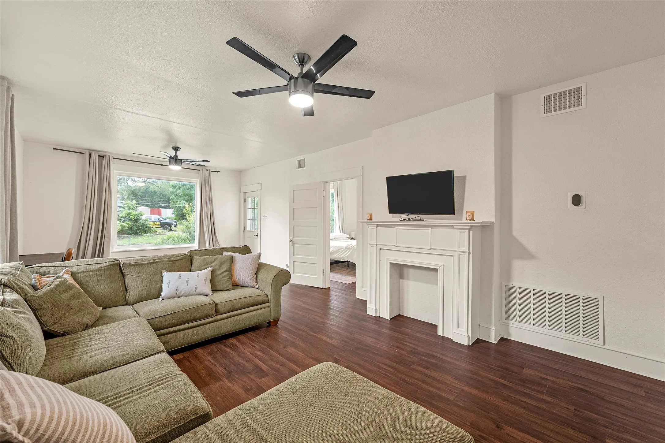 Single Family Residence For Sale in Mc Lennan County , 1609 Reuter Avenue, Waco, Texas 76708, 3 Bedroom, 2 Bathroom, Garage spaces, 1,566 Sqft, built in 1930, mls#21308135, Real Estate Agent in Waco, Homes For Sale in Mc Lennan county, Homes For Sale in Waco, Realtor in Waco Texas, Real Estate Brokerage Independent Realty Texas, Luminita Cordes Realtor