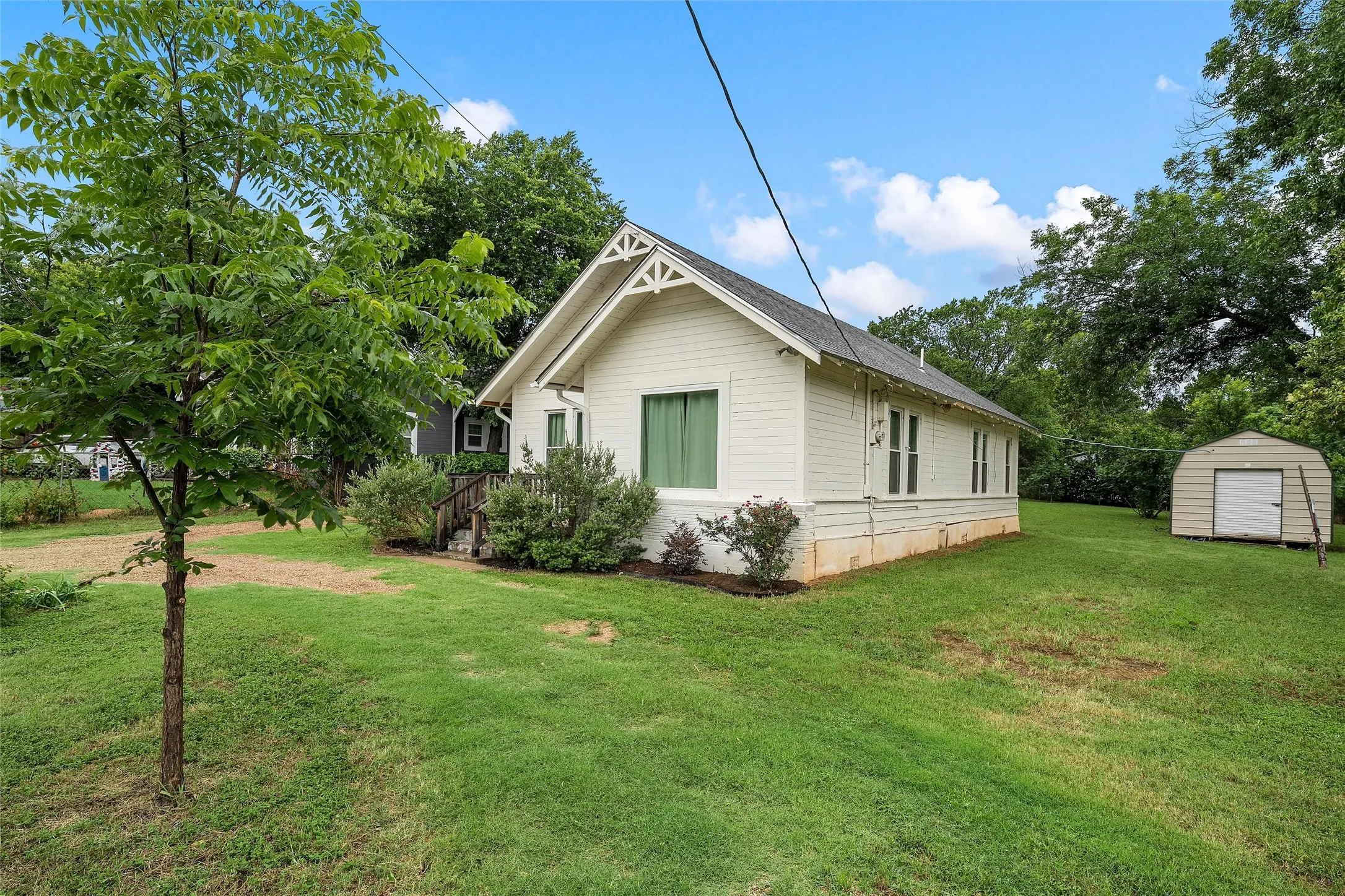 Single Family Residence For Sale in Mc Lennan County , 1609 Reuter Avenue, Waco, Texas 76708, 3 Bedroom, 2 Bathroom, Garage spaces, 1,566 Sqft, built in 1930, mls#21308135, Real Estate Agent in Waco, Homes For Sale in Mc Lennan county, Homes For Sale in Waco, Realtor in Waco Texas, Real Estate Brokerage Independent Realty Texas, Luminita Cordes Realtor