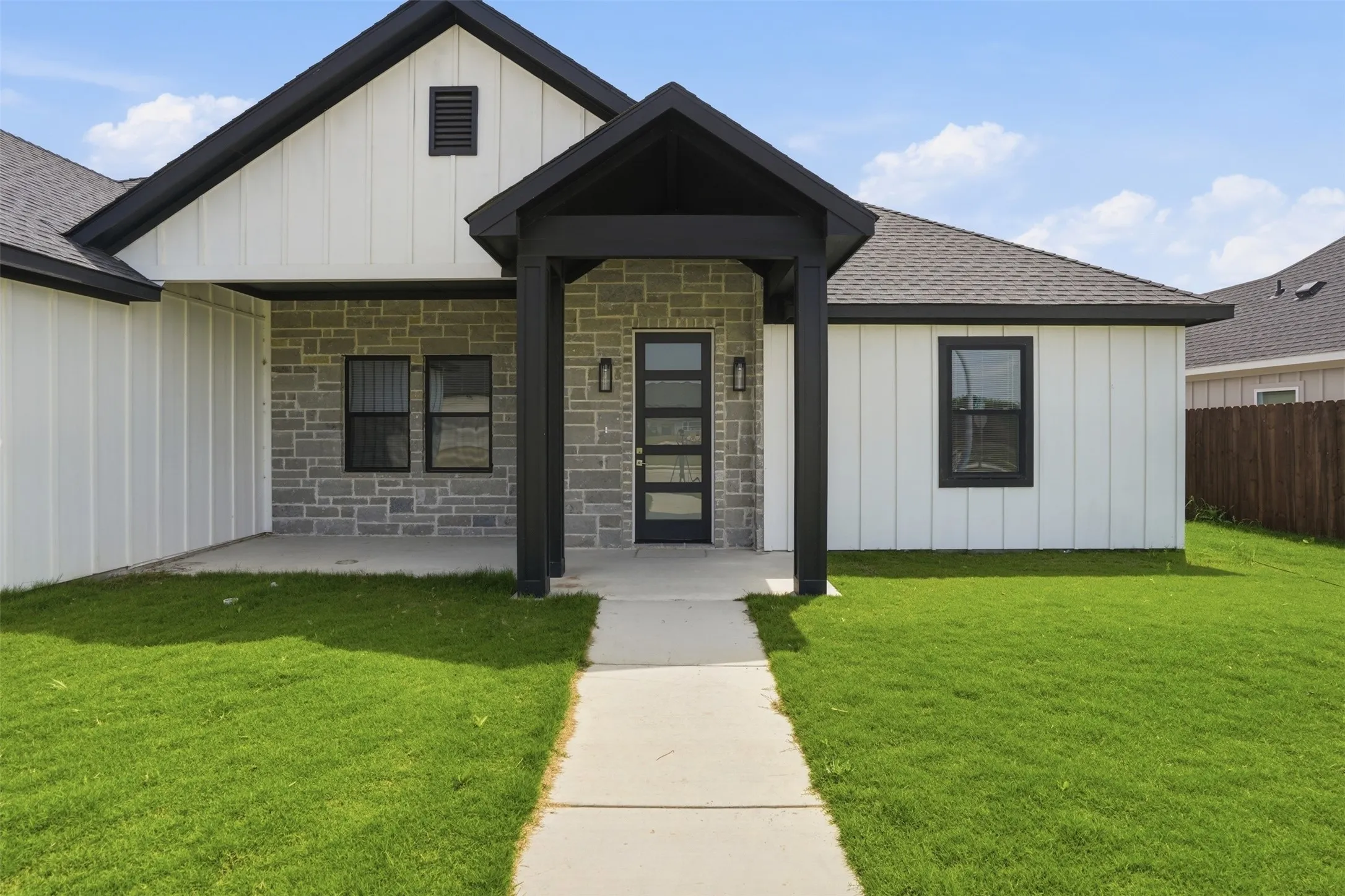 Single Family Residence For Rent in Johnson County , 544 Highview Court, Godley, Texas 76044, 4 Bedroom, 3 Bathroom, 2 Garage spaces, 2,134 Sqft, built in 2025, mls#21303189, Real Estate Agent in Godley, Homes For Rent in Johnson county, Homes For Rent in Godley, Realtor in Godley Texas, Real Estate Brokerage Independent Realty Texas, Luminita Cordes Realtor