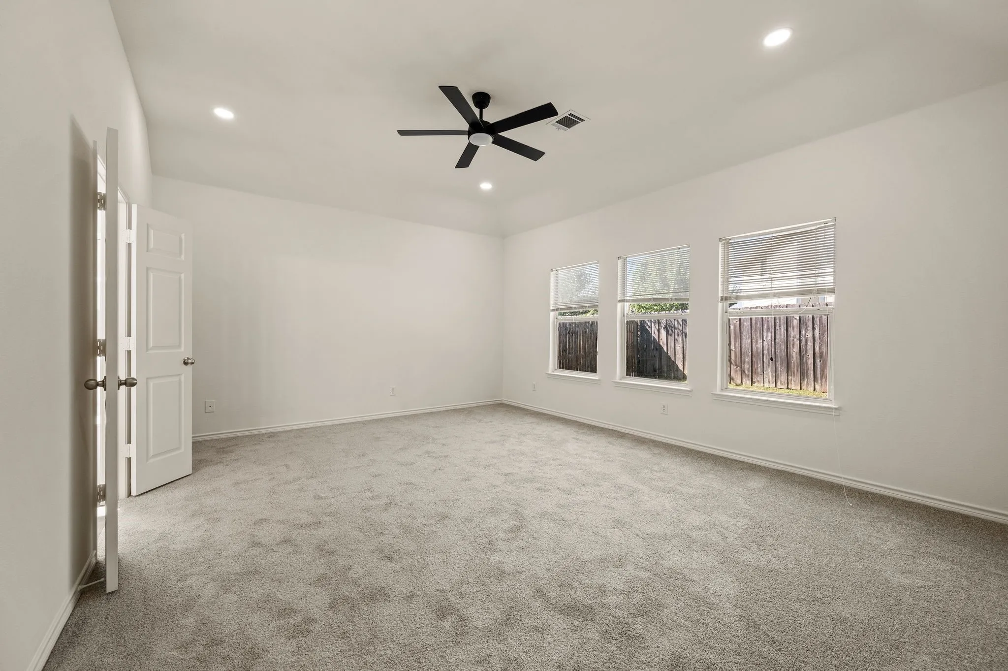 Single Family Residence For Sale in Collin County , 9509 Water Tree Drive, Mc Kinney, Texas 75072, 3 Bedroom, 2 Bathroom, 2 Garage spaces, 2,257 Sqft, built in 2003, mls#21308865, Real Estate Agent in Mc Kinney, Homes For Sale in Collin county, Homes For Sale in Mc Kinney, Realtor in Mc Kinney Texas, Real Estate Brokerage Independent Realty Texas, Luminita Cordes Realtor