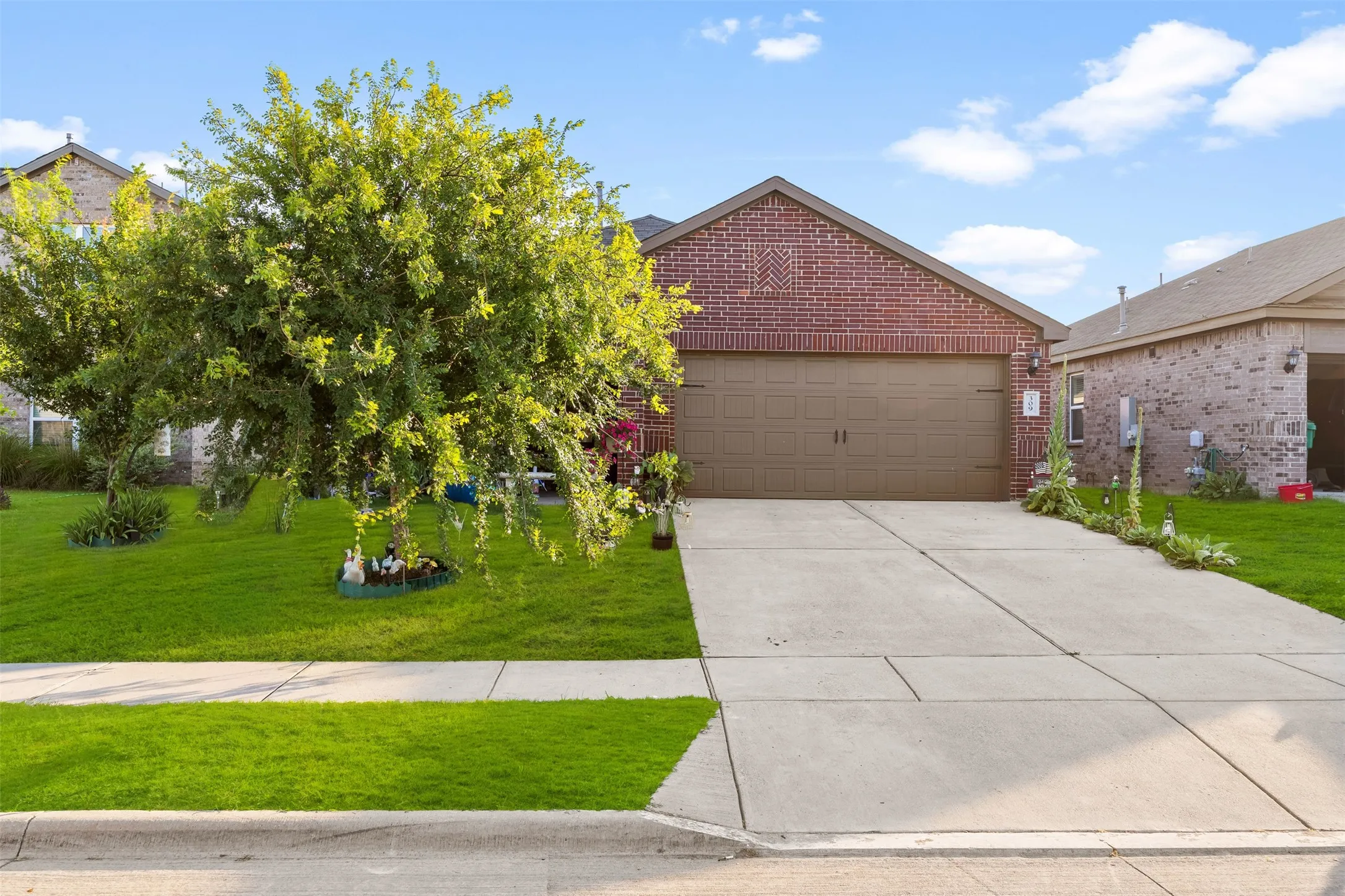 Single Family Residence For Sale in Ellis County , 309 Donna Drive, Ferris, Texas 75125, 3 Bedroom, 2 Bathroom, 2 Garage spaces, 1,379 Sqft, built in 2022, mls#21308320, Real Estate Agent in Ferris, Homes For Sale in Ellis county, Homes For Sale in Ferris, Realtor in Ferris Texas, Real Estate Brokerage Independent Realty Texas, Luminita Cordes Realtor