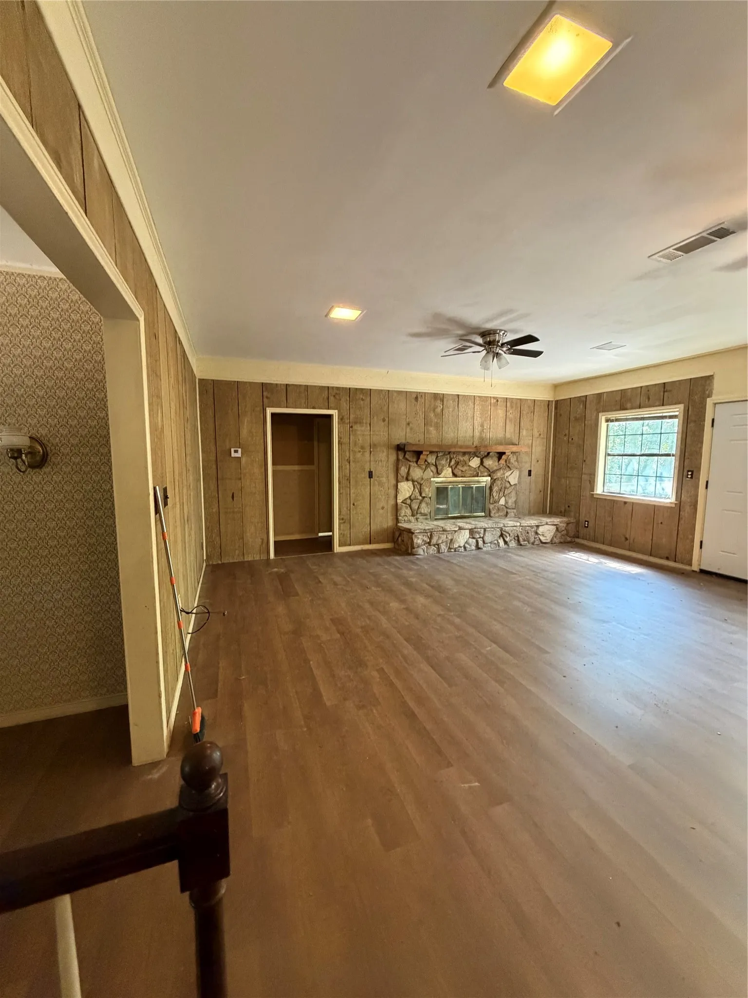 Single Family Residence For Sale in Henderson County , 257 W Acres Road, Gun Barrel City, Texas 75156, 3 Bedrooms, 2 Bathrooms, 2 Garage spaces, 1,770 Sqft, built in 1978, Price $299,000, mls#21308923, Real Estate Agent in Gun Barrel City, Homes For Sale in Henderson county, Homes For Sale in Gun Barrel City, Realtor in Gun Barrel City Texas, Real Estate Brokerage Independent Realty Texas, Luminita Cordes Realtor