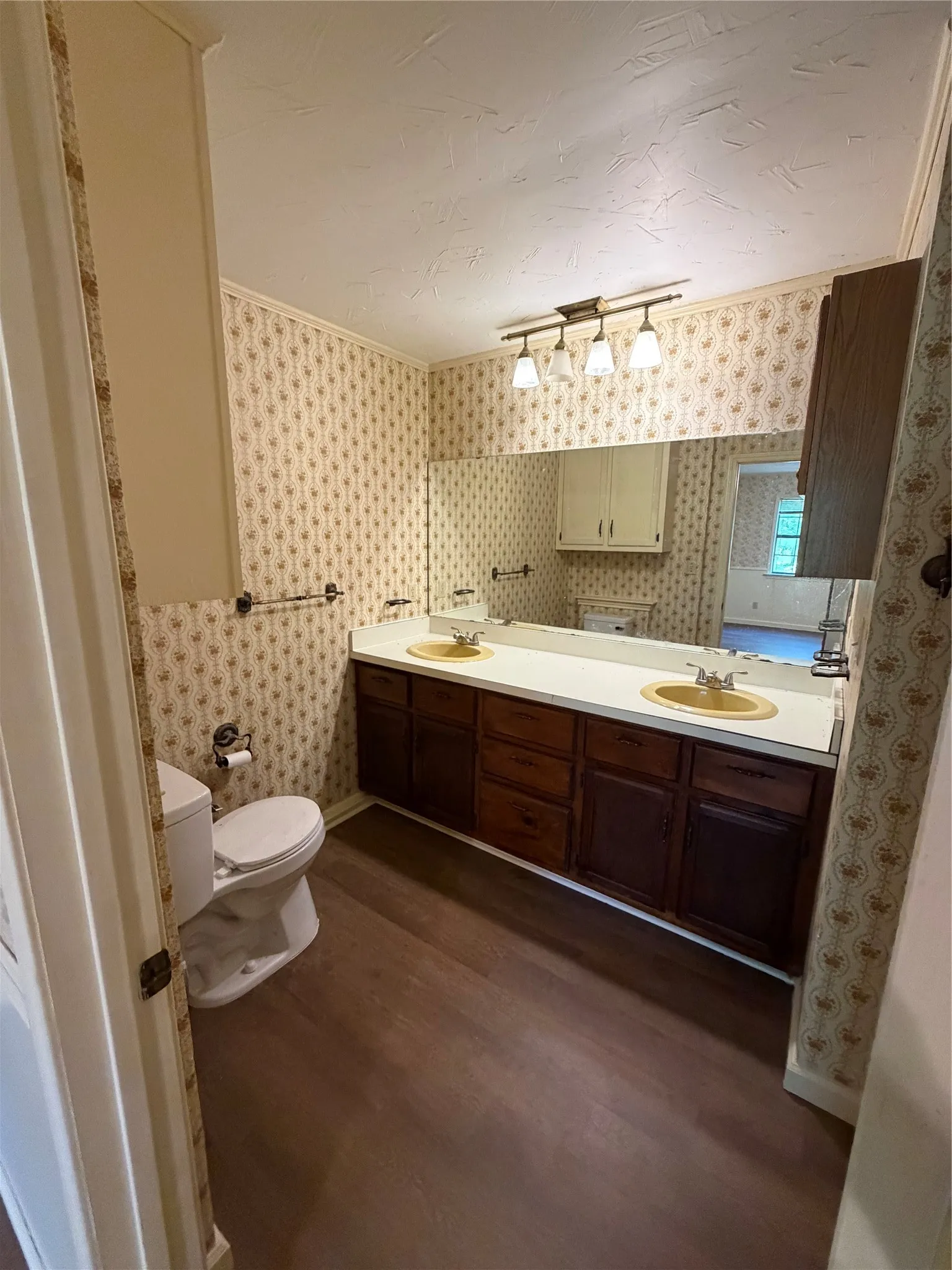 Single Family Residence For Sale in Henderson County , 257 W Acres Road, Gun Barrel City, Texas 75156, 3 Bedrooms, 2 Bathrooms, 2 Garage spaces, 1,770 Sqft, built in 1978, Price $299,000, mls#21308923, Real Estate Agent in Gun Barrel City, Homes For Sale in Henderson county, Homes For Sale in Gun Barrel City, Realtor in Gun Barrel City Texas, Real Estate Brokerage Independent Realty Texas, Luminita Cordes Realtor