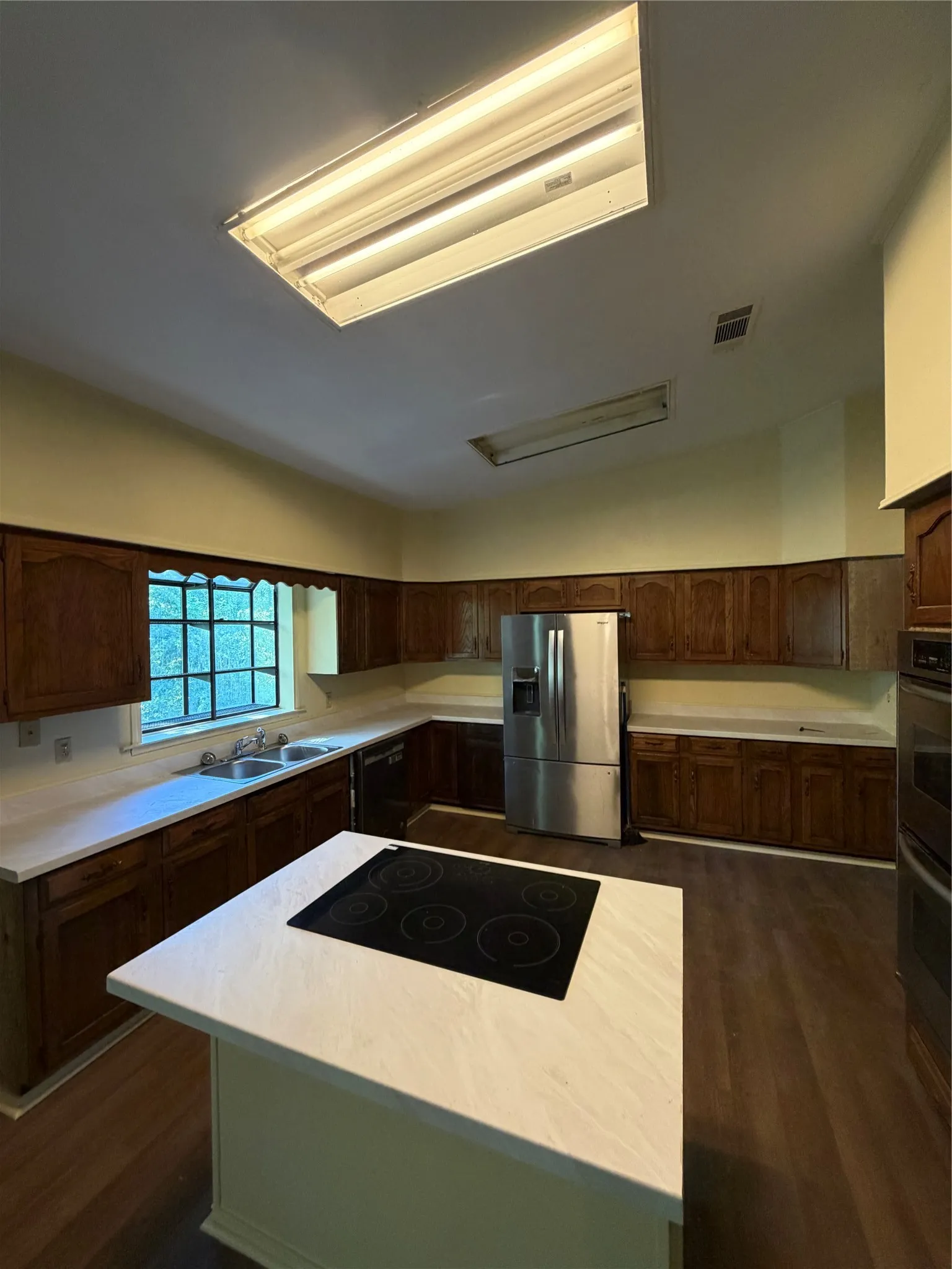 Single Family Residence For Sale in Henderson County , 257 W Acres Road, Gun Barrel City, Texas 75156, 3 Bedrooms, 2 Bathrooms, 2 Garage spaces, 1,770 Sqft, built in 1978, Price $299,000, mls#21308923, Real Estate Agent in Gun Barrel City, Homes For Sale in Henderson county, Homes For Sale in Gun Barrel City, Realtor in Gun Barrel City Texas, Real Estate Brokerage Independent Realty Texas, Luminita Cordes Realtor