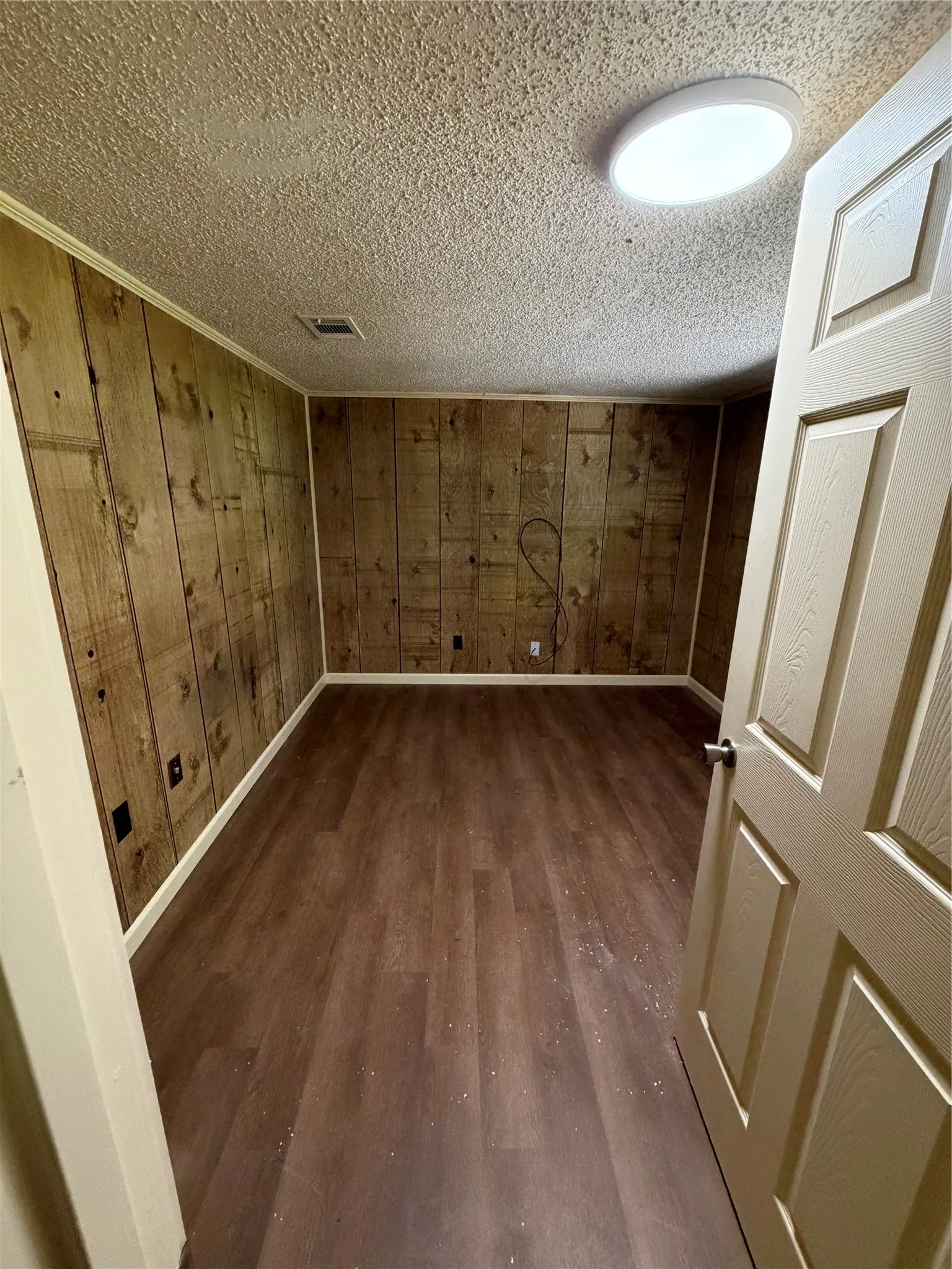 Single Family Residence For Sale in Henderson County , 257 W Acres Road, Gun Barrel City, Texas 75156, 3 Bedrooms, 2 Bathrooms, 2 Garage spaces, 1,770 Sqft, built in 1978, Price $299,000, mls#21308923, Real Estate Agent in Gun Barrel City, Homes For Sale in Henderson county, Homes For Sale in Gun Barrel City, Realtor in Gun Barrel City Texas, Real Estate Brokerage Independent Realty Texas, Luminita Cordes Realtor