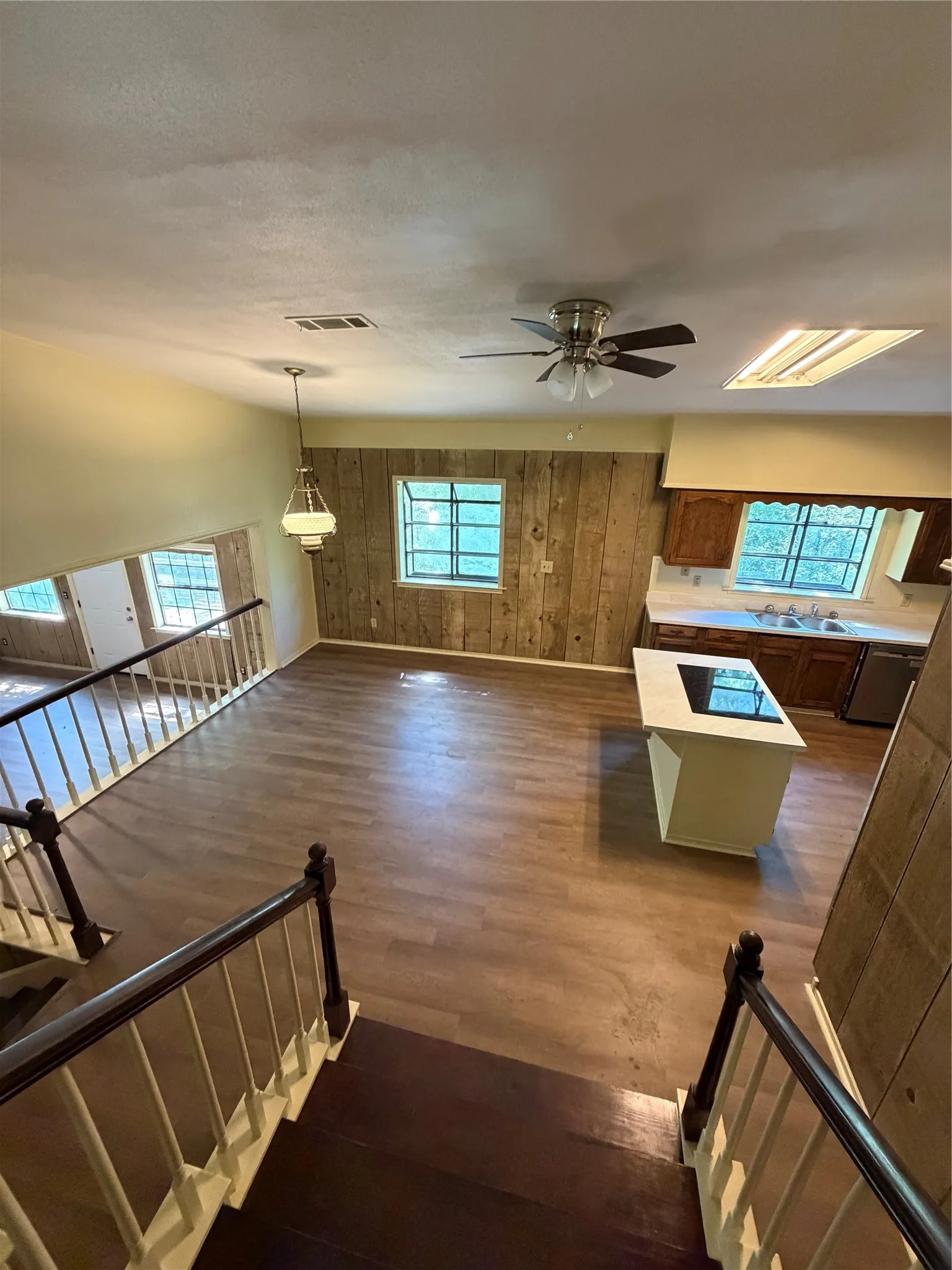 Single Family Residence For Sale in Henderson County , 257 W Acres Road, Gun Barrel City, Texas 75156, 3 Bedrooms, 2 Bathrooms, 2 Garage spaces, 1,770 Sqft, built in 1978, Price $299,000, mls#21308923, Real Estate Agent in Gun Barrel City, Homes For Sale in Henderson county, Homes For Sale in Gun Barrel City, Realtor in Gun Barrel City Texas, Real Estate Brokerage Independent Realty Texas, Luminita Cordes Realtor