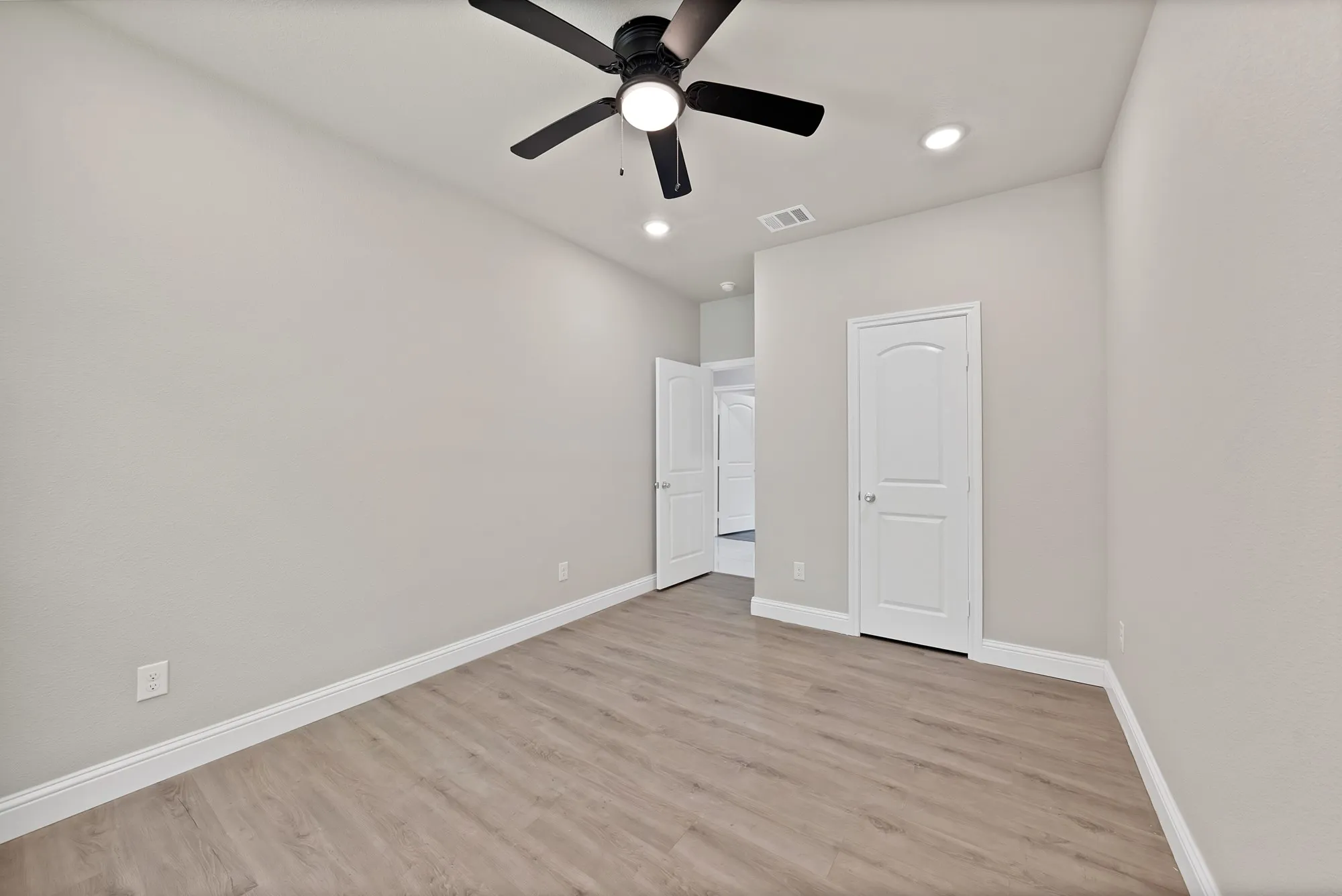 Single Family Residence For Sale in Johnson County , 1112 Trinity Street, Cleburne, Texas 76031, 3 Bedroom, 2 Bathroom, 2 Garage spaces, 1,800 Sqft, built in 2026, mls#21308951, Real Estate Agent in Cleburne, Homes For Sale in Johnson county, Homes For Sale in Cleburne, Realtor in Cleburne Texas, Real Estate Brokerage Independent Realty Texas, Luminita Cordes Realtor