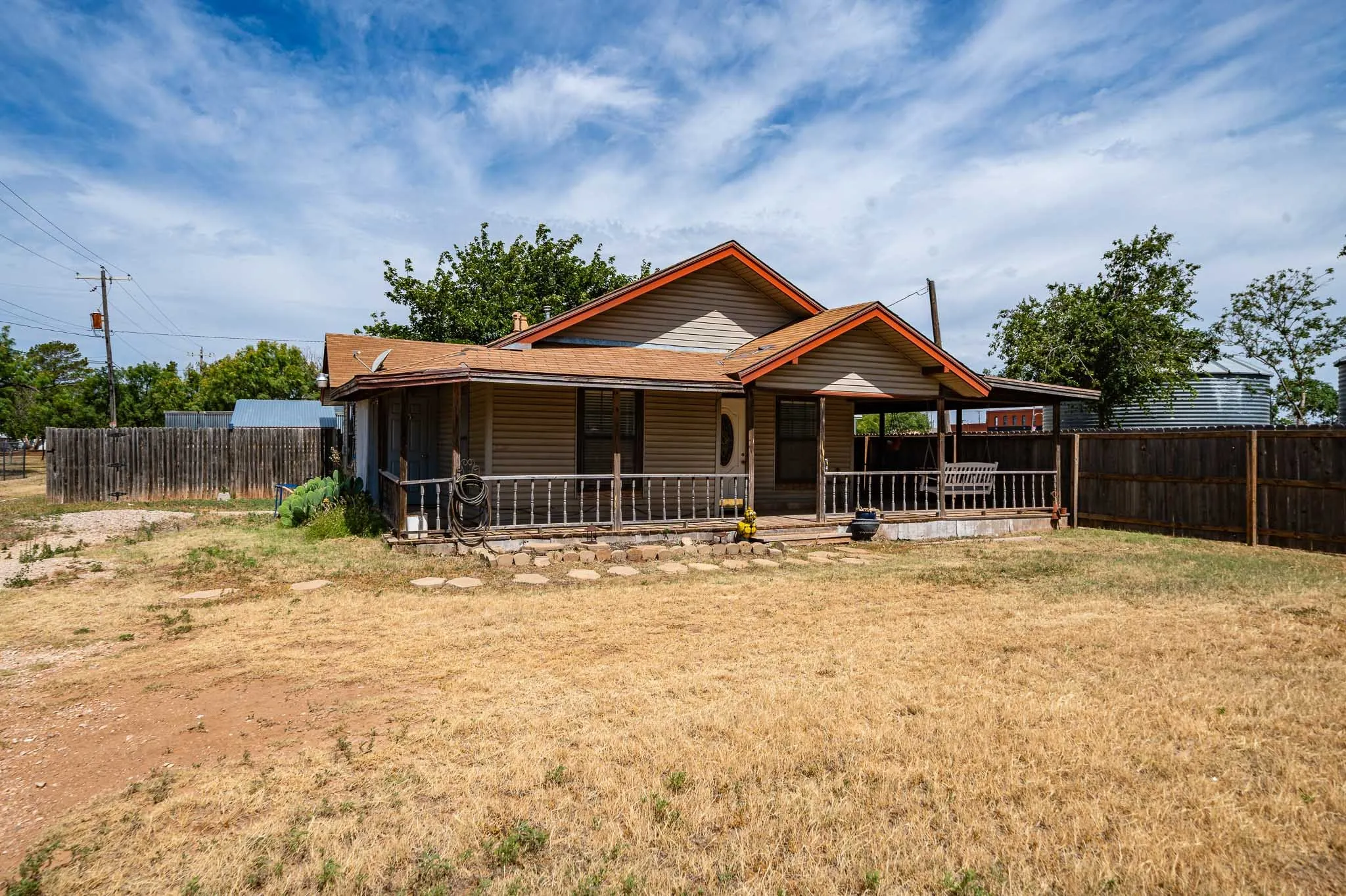 Single Family Residence For Sale in Taylor County , 106 Cherry, Merkel, Texas 79536, 2 Bedroom, 2 Bathroom, Garage spaces, 952 Sqft, built in 1933, mls#21308961, Real Estate Agent in Merkel, Homes For Sale in Taylor county, Homes For Sale in Merkel, Realtor in Merkel Texas, Real Estate Brokerage Independent Realty Texas, Luminita Cordes Realtor