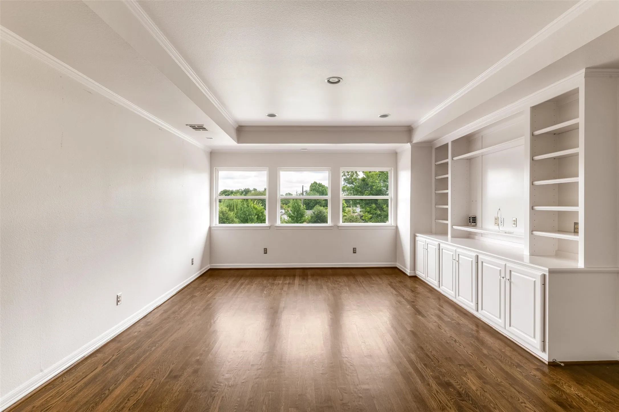 Single Family Residence For Sale in Dallas County , 10110 Betty Jane Lane, Dallas, Texas 75229, 4 Bedroom, 5 Bathroom, 3 Garage spaces, 4,695 Sqft, built in 1997, mls#21308969, Real Estate Agent in Dallas, Homes For Sale in Dallas county, Homes For Sale in Dallas, Realtor in Dallas Texas, Real Estate Brokerage Independent Realty Texas, Luminita Cordes Realtor
