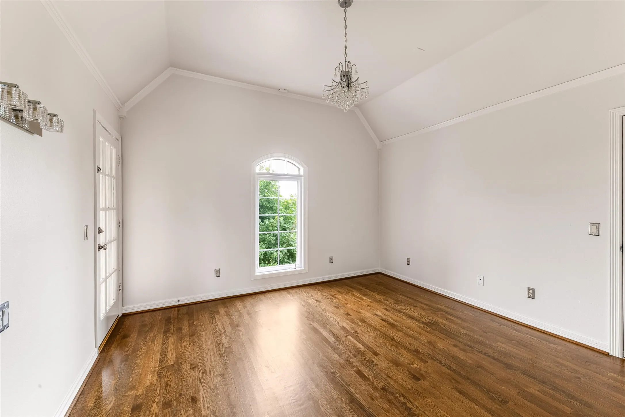 Single Family Residence For Sale in Dallas County , 10110 Betty Jane Lane, Dallas, Texas 75229, 4 Bedroom, 5 Bathroom, 3 Garage spaces, 4,695 Sqft, built in 1997, mls#21308969, Real Estate Agent in Dallas, Homes For Sale in Dallas county, Homes For Sale in Dallas, Realtor in Dallas Texas, Real Estate Brokerage Independent Realty Texas, Luminita Cordes Realtor