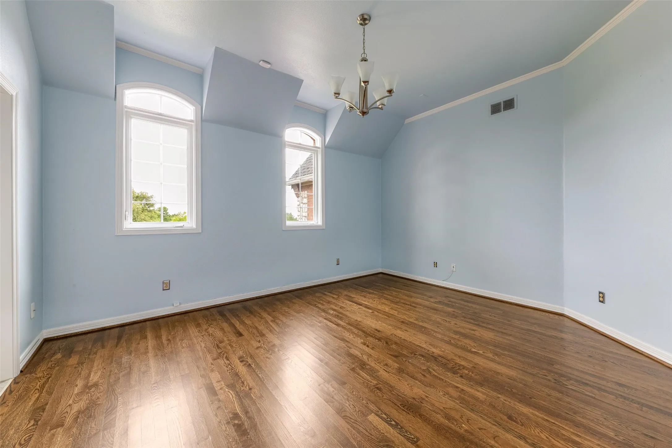 Single Family Residence For Sale in Dallas County , 10110 Betty Jane Lane, Dallas, Texas 75229, 4 Bedroom, 5 Bathroom, 3 Garage spaces, 4,695 Sqft, built in 1997, mls#21308969, Real Estate Agent in Dallas, Homes For Sale in Dallas county, Homes For Sale in Dallas, Realtor in Dallas Texas, Real Estate Brokerage Independent Realty Texas, Luminita Cordes Realtor