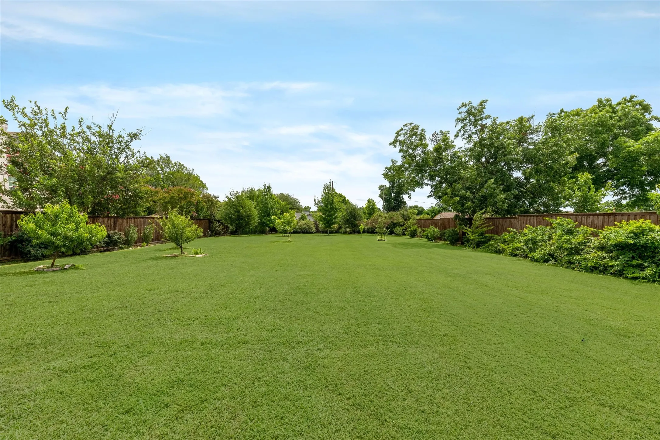 Single Family Residence For Sale in Dallas County , 10110 Betty Jane Lane, Dallas, Texas 75229, 4 Bedroom, 5 Bathroom, 3 Garage spaces, 4,695 Sqft, built in 1997, mls#21308969, Real Estate Agent in Dallas, Homes For Sale in Dallas county, Homes For Sale in Dallas, Realtor in Dallas Texas, Real Estate Brokerage Independent Realty Texas, Luminita Cordes Realtor