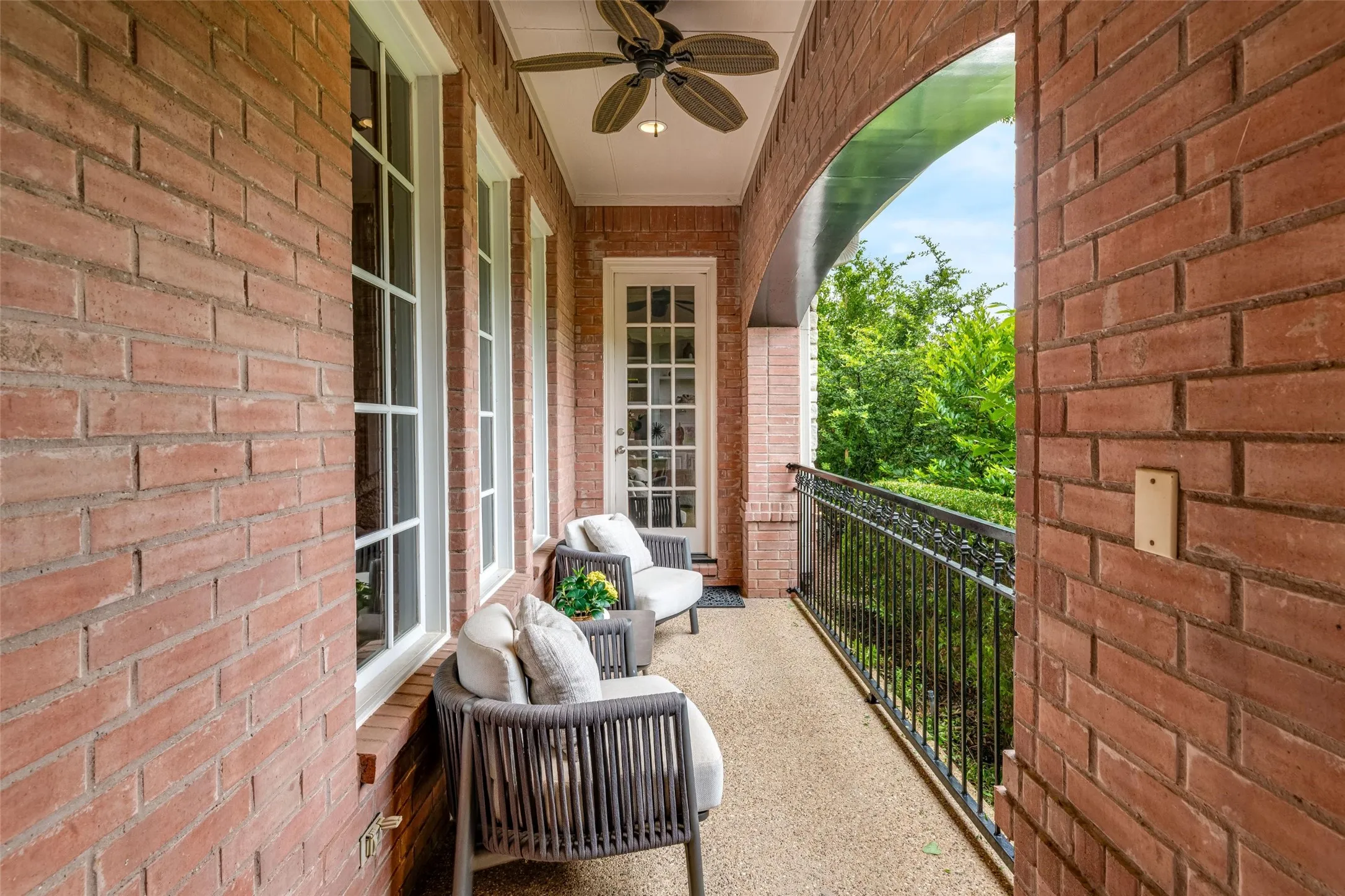 Single Family Residence For Sale in Dallas County , 10110 Betty Jane Lane, Dallas, Texas 75229, 4 Bedroom, 5 Bathroom, 3 Garage spaces, 4,695 Sqft, built in 1997, mls#21308969, Real Estate Agent in Dallas, Homes For Sale in Dallas county, Homes For Sale in Dallas, Realtor in Dallas Texas, Real Estate Brokerage Independent Realty Texas, Luminita Cordes Realtor
