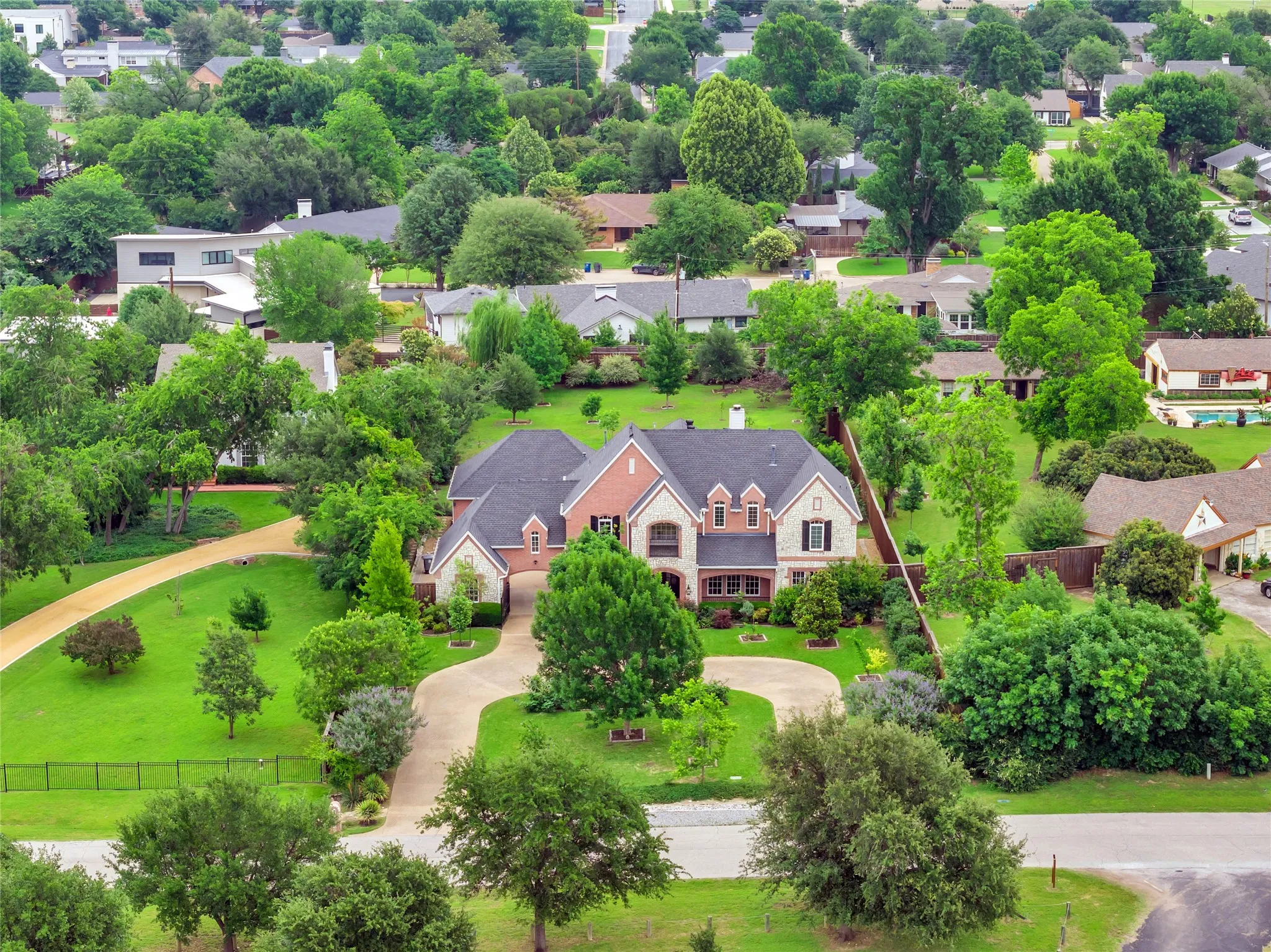 Single Family Residence For Sale in Dallas County , 10110 Betty Jane Lane, Dallas, Texas 75229, 4 Bedroom, 5 Bathroom, 3 Garage spaces, 4,695 Sqft, built in 1997, mls#21308969, Real Estate Agent in Dallas, Homes For Sale in Dallas county, Homes For Sale in Dallas, Realtor in Dallas Texas, Real Estate Brokerage Independent Realty Texas, Luminita Cordes Realtor