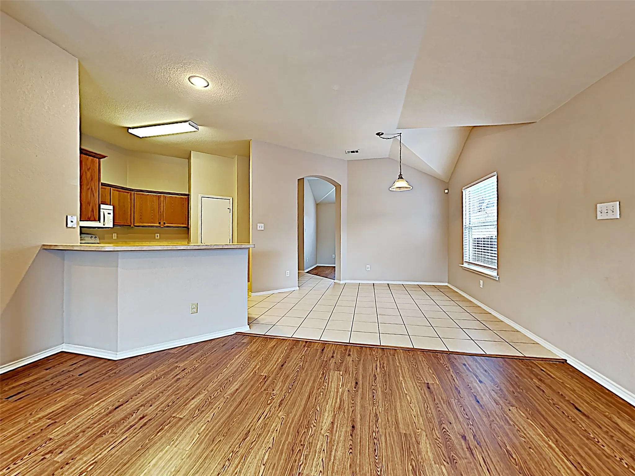 Single Family Residence For Sale in Tarrant County , 14104 Esperanza Drive, Fort Worth, Texas 76052, 3 Bedroom, 2 Bathroom, 2 Garage spaces, 1,584 Sqft, built in 2005, mls#21308917, Real Estate Agent in Fort Worth, Homes For Sale in Tarrant county, Homes For Sale in Fort Worth, Realtor in Fort Worth Texas, Real Estate Brokerage Independent Realty Texas, Luminita Cordes Realtor