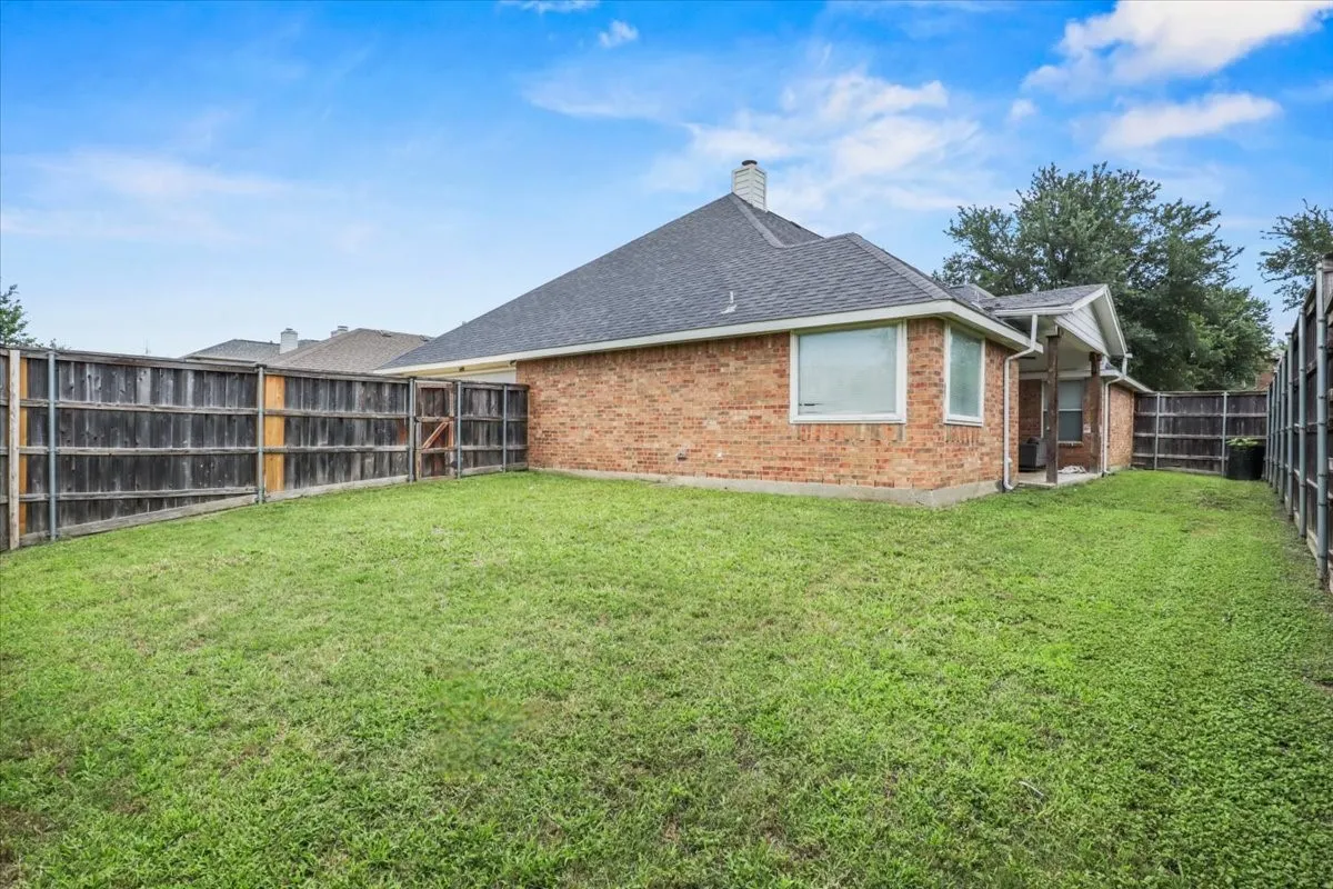Single Family Residence For Sale in Collin County , 3404 Bluegrass Drive, Plano, Texas 75074, 3 Bedroom, 2 Bathroom, 2 Garage spaces, 2,212 Sqft, built in 2001, mls#21309001, Real Estate Agent in Plano, Homes For Sale in Collin county, Homes For Sale in Plano, Realtor in Plano Texas, Real Estate Brokerage Independent Realty Texas, Luminita Cordes Realtor
