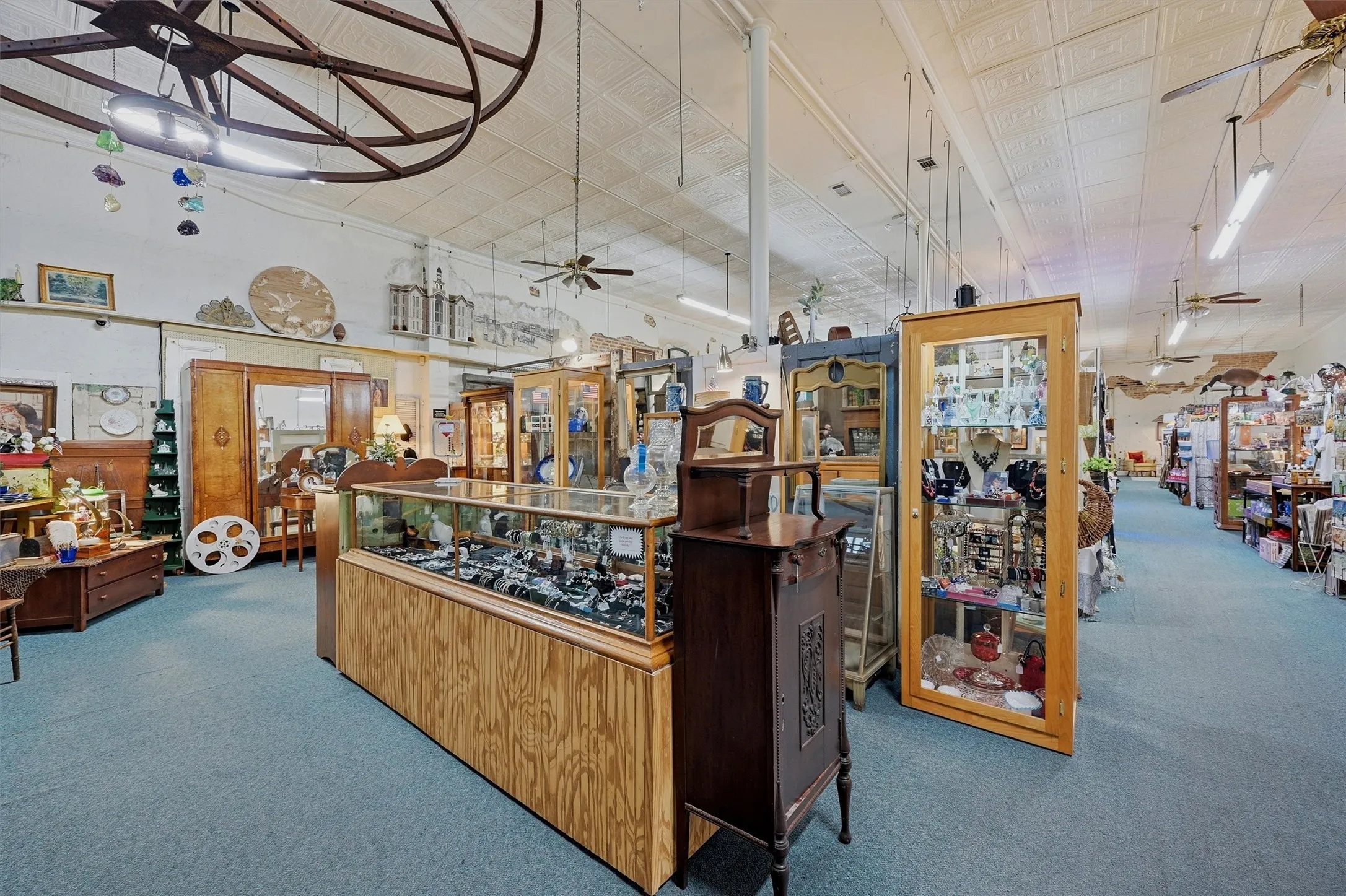 Retail For Sale in Fannin County , 321 N Main Street, Bonham, Texas 75418, 0, 0, Garage spaces, 9,208 Sqft, built in 1890, mls#21307776, Real Estate Agent in Bonham, Homes For Sale in Fannin county, Homes For Sale in Bonham, Realtor in Bonham Texas, Real Estate Brokerage Independent Realty Texas, Luminita Cordes Realtor