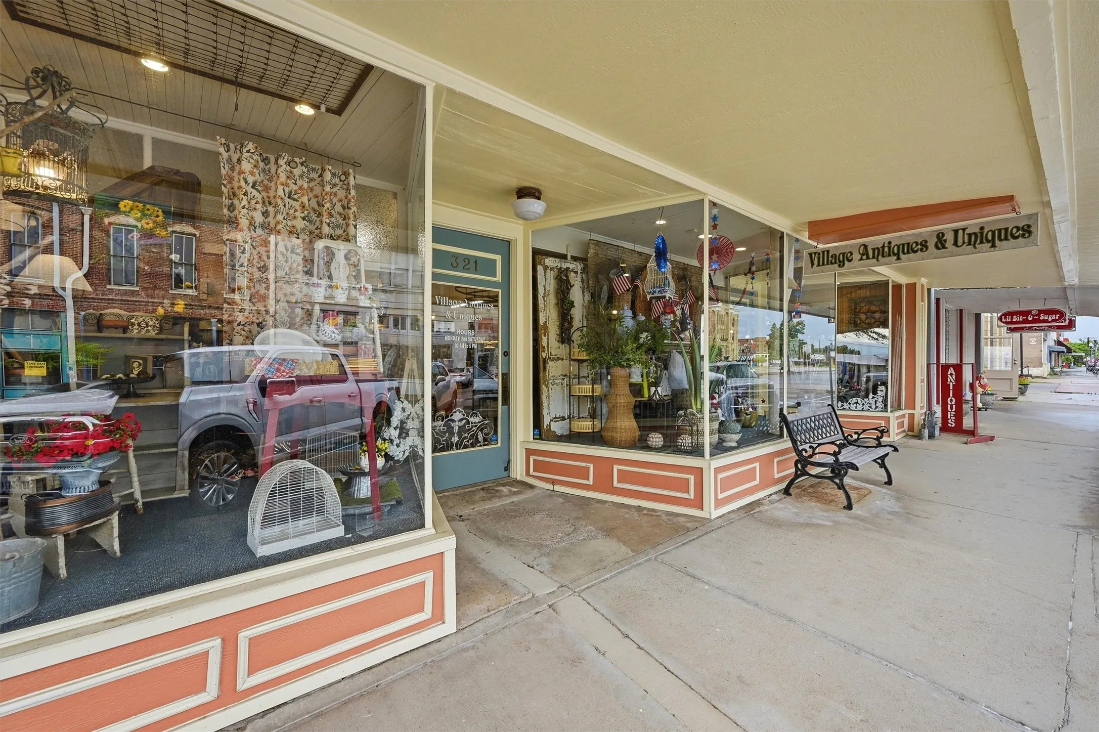 Retail For Sale in Fannin County , 321 N Main Street, Bonham, Texas 75418, 0, 0, Garage spaces, 9,208 Sqft, built in 1890, mls#21307776, Real Estate Agent in Bonham, Homes For Sale in Fannin county, Homes For Sale in Bonham, Realtor in Bonham Texas, Real Estate Brokerage Independent Realty Texas, Luminita Cordes Realtor