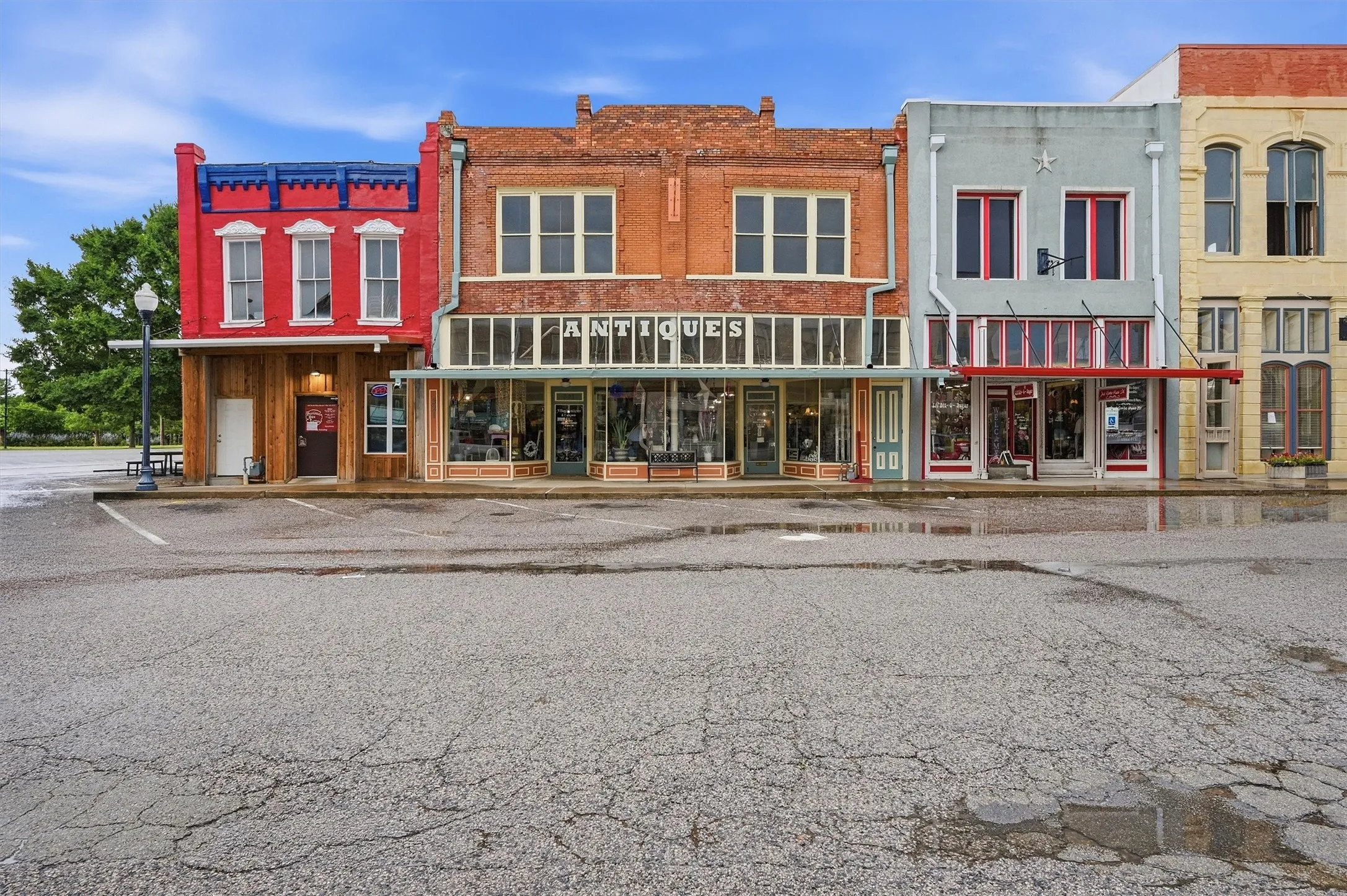 Retail For Sale in Fannin County , 321 N Main Street, Bonham, Texas 75418, 0, 0, Garage spaces, 9,208 Sqft, built in 1890, mls#21307776, Real Estate Agent in Bonham, Homes For Sale in Fannin county, Homes For Sale in Bonham, Realtor in Bonham Texas, Real Estate Brokerage Independent Realty Texas, Luminita Cordes Realtor