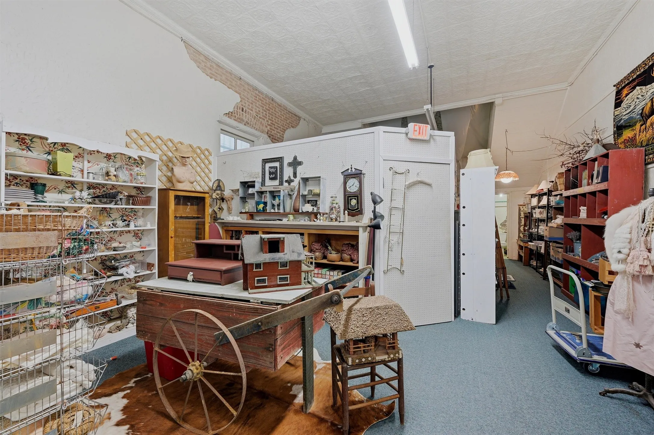 Retail For Sale in Fannin County , 321 N Main Street, Bonham, Texas 75418, 0, 0, Garage spaces, 9,208 Sqft, built in 1890, mls#21307776, Real Estate Agent in Bonham, Homes For Sale in Fannin county, Homes For Sale in Bonham, Realtor in Bonham Texas, Real Estate Brokerage Independent Realty Texas, Luminita Cordes Realtor