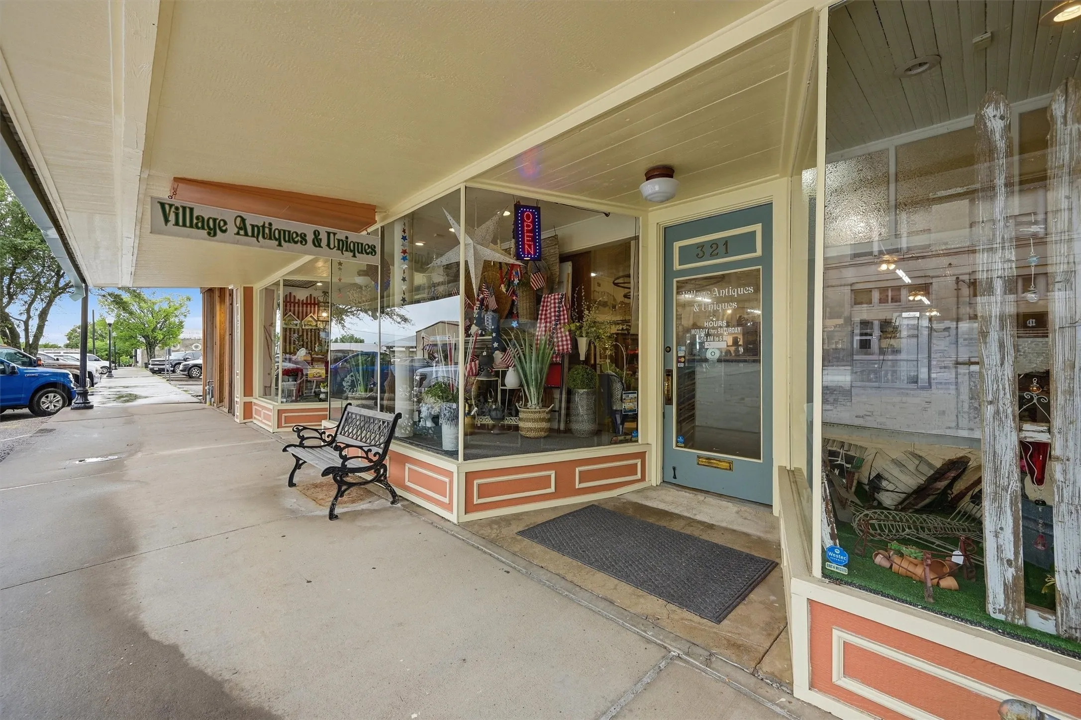 Retail For Sale in Fannin County , 321 N Main Street, Bonham, Texas 75418, 0, 0, Garage spaces, 9,208 Sqft, built in 1890, mls#21307776, Real Estate Agent in Bonham, Homes For Sale in Fannin county, Homes For Sale in Bonham, Realtor in Bonham Texas, Real Estate Brokerage Independent Realty Texas, Luminita Cordes Realtor
