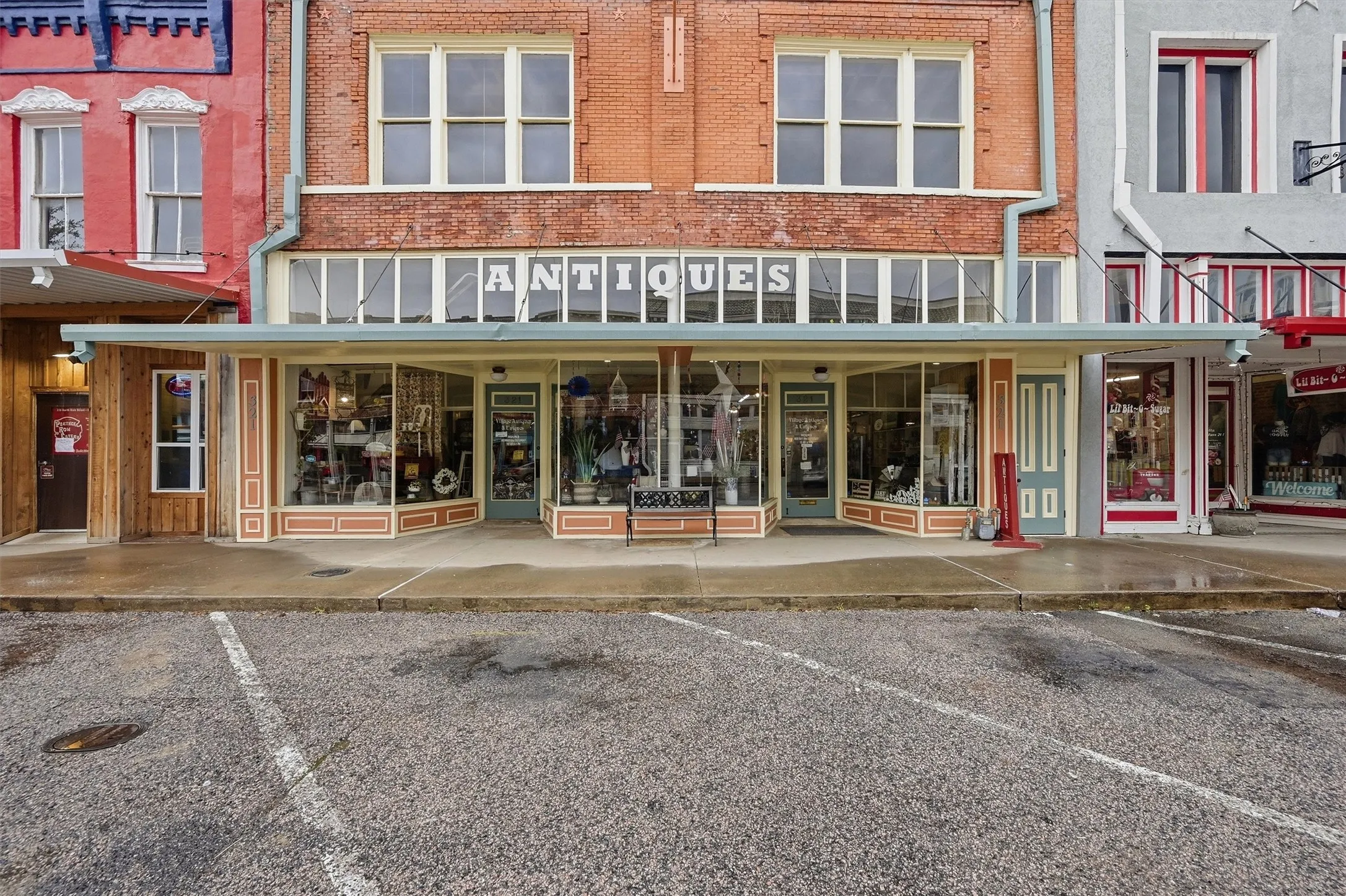 Retail For Sale in Fannin County , 321 N Main Street, Bonham, Texas 75418, 0, 0, Garage spaces, 9,208 Sqft, built in 1890, mls#21307776, Real Estate Agent in Bonham, Homes For Sale in Fannin county, Homes For Sale in Bonham, Realtor in Bonham Texas, Real Estate Brokerage Independent Realty Texas, Luminita Cordes Realtor