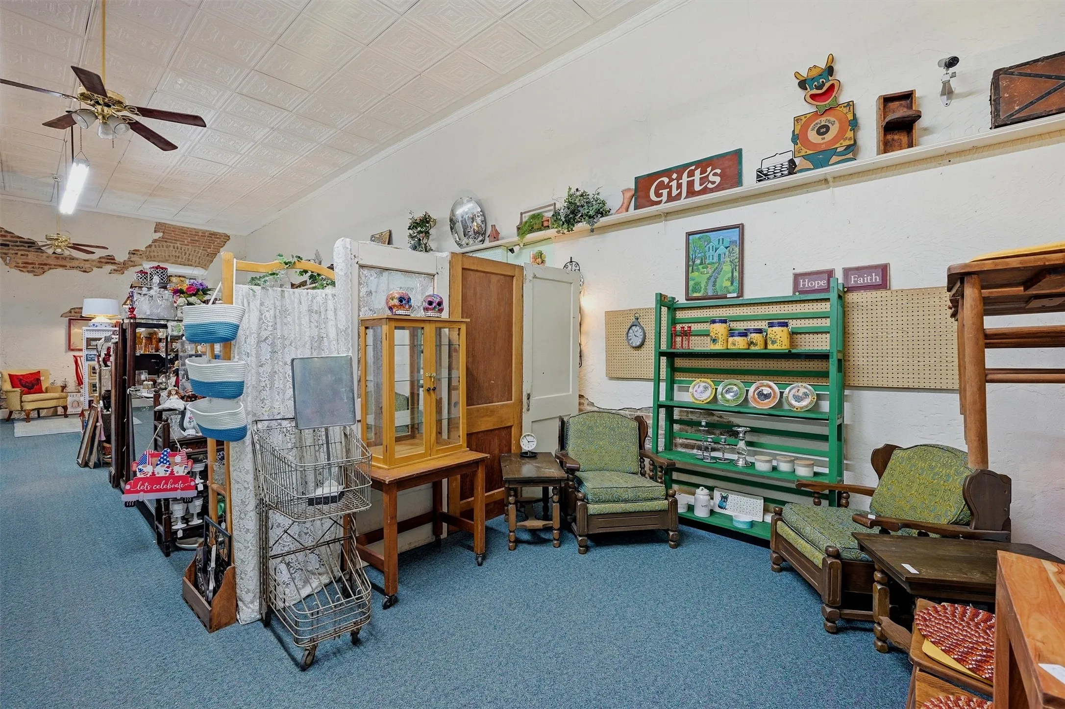 Retail For Sale in Fannin County , 321 N Main Street, Bonham, Texas 75418, 0, 0, Garage spaces, 9,208 Sqft, built in 1890, mls#21307776, Real Estate Agent in Bonham, Homes For Sale in Fannin county, Homes For Sale in Bonham, Realtor in Bonham Texas, Real Estate Brokerage Independent Realty Texas, Luminita Cordes Realtor