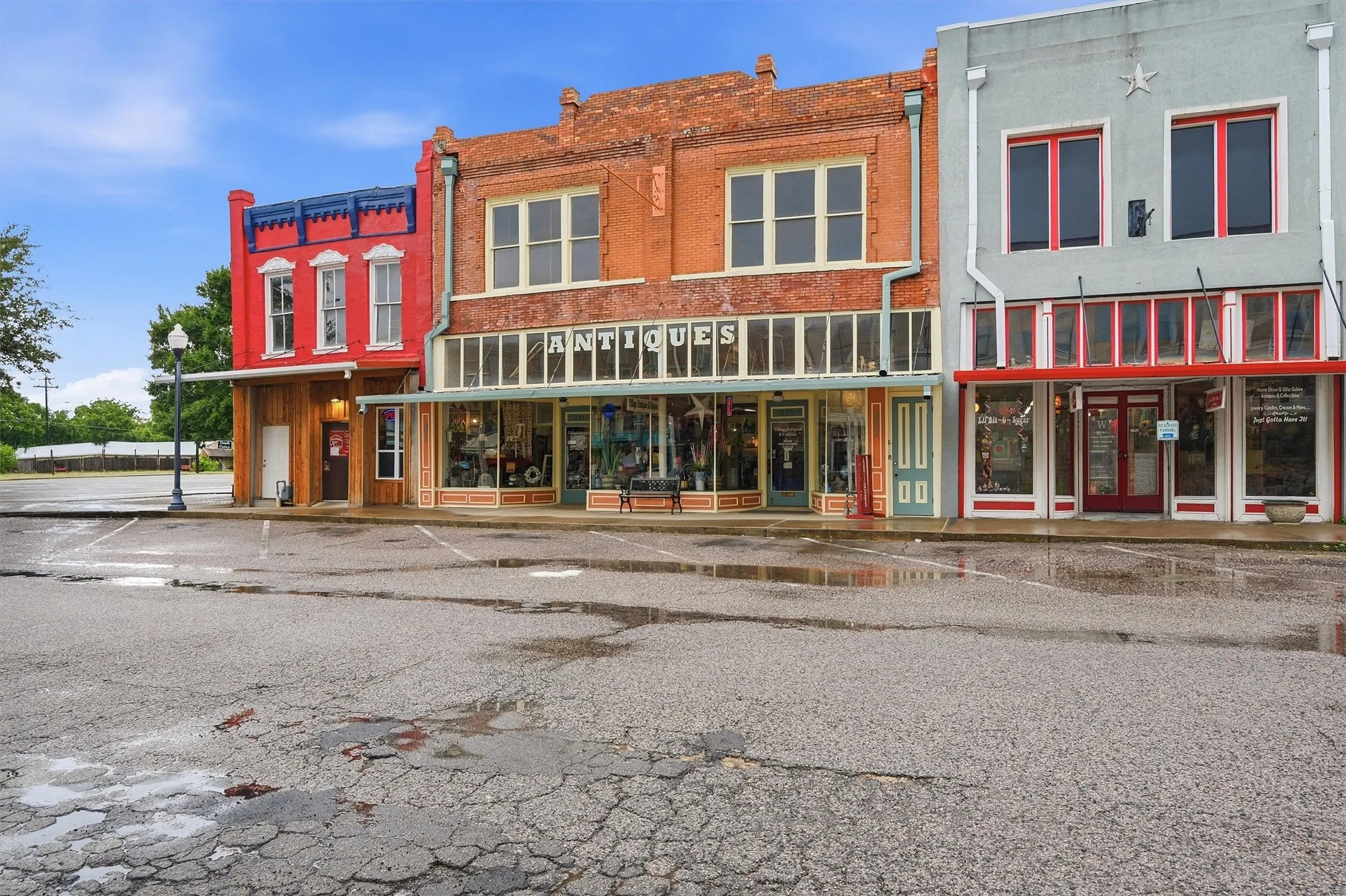 Retail For Sale in Fannin County , 321 N Main Street, Bonham, Texas 75418, 0, 0, Garage spaces, 9,208 Sqft, built in 1890, mls#21307776, Real Estate Agent in Bonham, Homes For Sale in Fannin county, Homes For Sale in Bonham, Realtor in Bonham Texas, Real Estate Brokerage Independent Realty Texas, Luminita Cordes Realtor