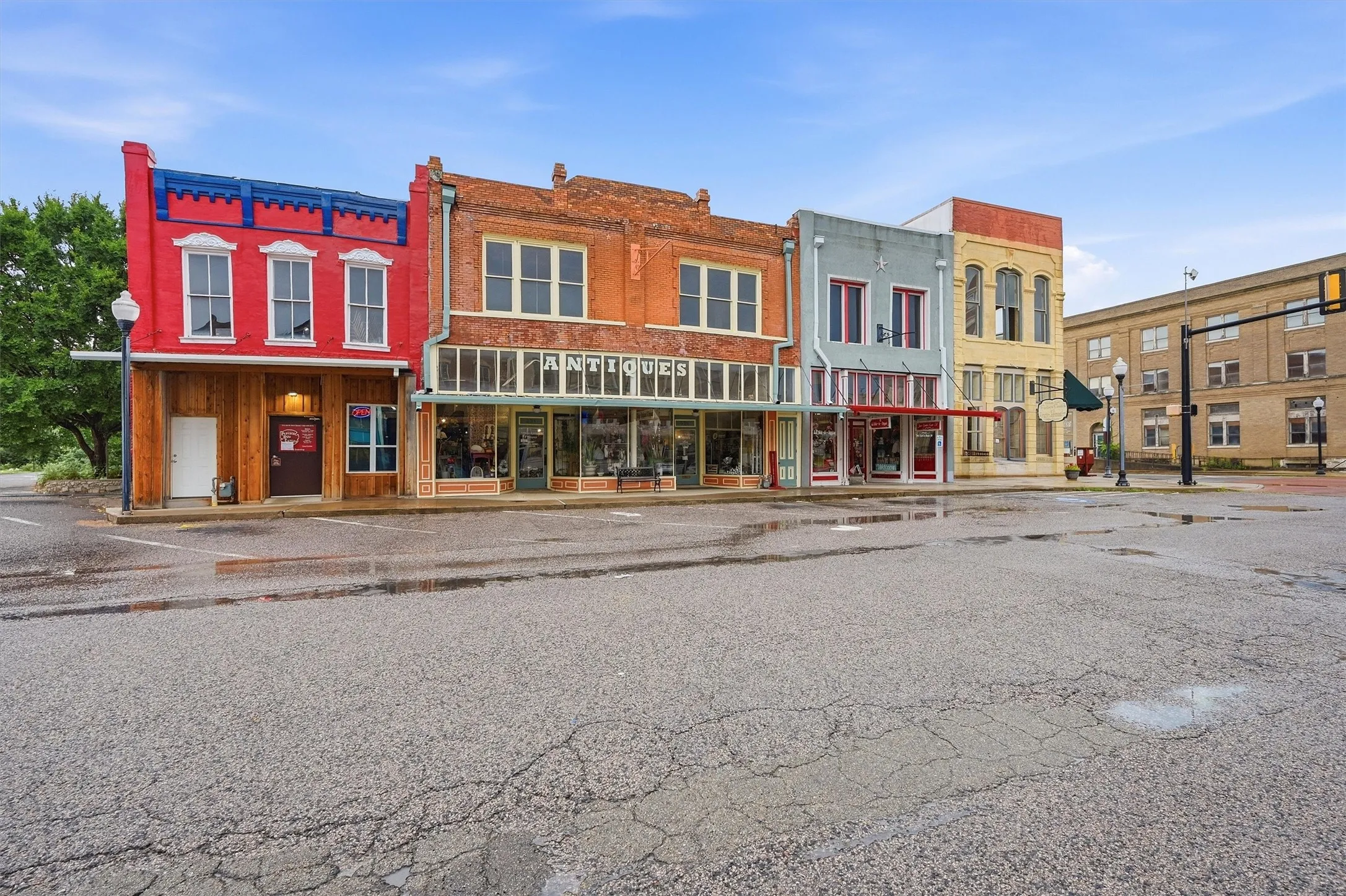 Retail For Sale in Fannin County , 321 N Main Street, Bonham, Texas 75418, 0, 0, Garage spaces, 9,208 Sqft, built in 1890, mls#21307776, Real Estate Agent in Bonham, Homes For Sale in Fannin county, Homes For Sale in Bonham, Realtor in Bonham Texas, Real Estate Brokerage Independent Realty Texas, Luminita Cordes Realtor