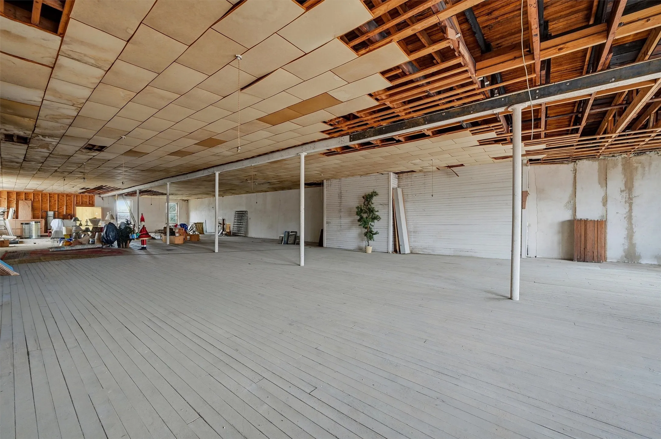 Retail For Sale in Fannin County , 321 N Main Street, Bonham, Texas 75418, 0, 0, Garage spaces, 9,208 Sqft, built in 1890, mls#21307776, Real Estate Agent in Bonham, Homes For Sale in Fannin county, Homes For Sale in Bonham, Realtor in Bonham Texas, Real Estate Brokerage Independent Realty Texas, Luminita Cordes Realtor