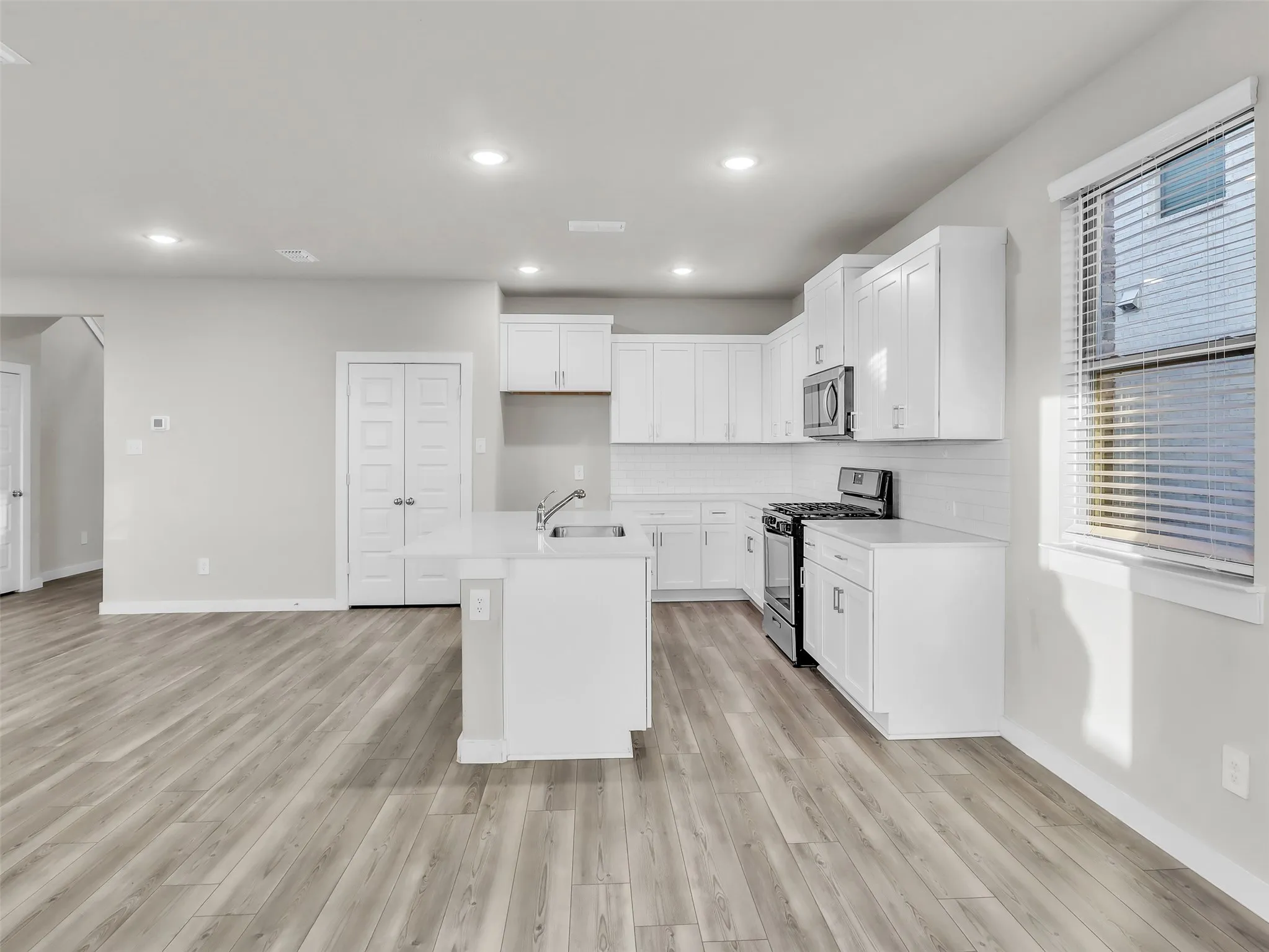 Single Family Residence For Sale in Collin County , 2214 Spring Side Drive, Royse City, Texas 75189, 4 Bedroom, 3 Bathroom, 2 Garage spaces, 2,184 Sqft, built in 2022, mls#21306995, Real Estate Agent in Royse City, Homes For Sale in Collin county, Homes For Sale in Royse City, Realtor in Royse City Texas, Real Estate Brokerage Independent Realty Texas, Luminita Cordes Realtor