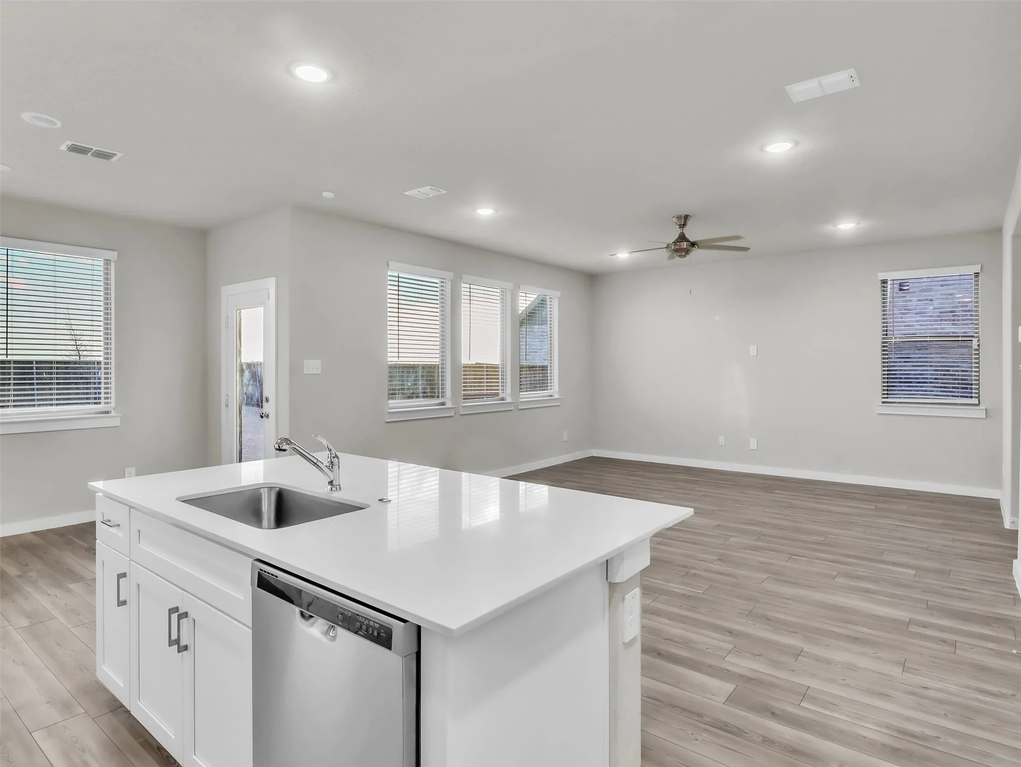 Single Family Residence For Sale in Collin County , 2214 Spring Side Drive, Royse City, Texas 75189, 4 Bedroom, 3 Bathroom, 2 Garage spaces, 2,184 Sqft, built in 2022, mls#21306995, Real Estate Agent in Royse City, Homes For Sale in Collin county, Homes For Sale in Royse City, Realtor in Royse City Texas, Real Estate Brokerage Independent Realty Texas, Luminita Cordes Realtor