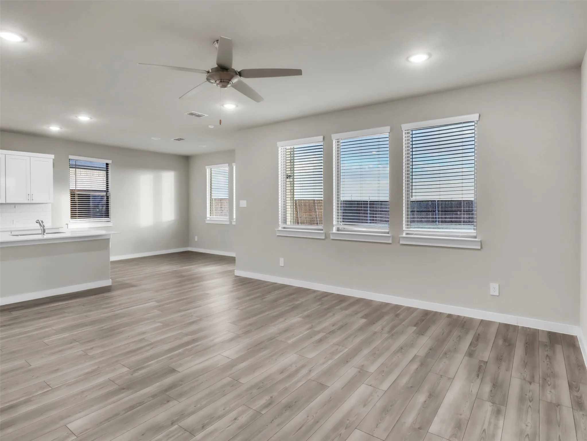 Single Family Residence For Sale in Collin County , 2214 Spring Side Drive, Royse City, Texas 75189, 4 Bedroom, 3 Bathroom, 2 Garage spaces, 2,184 Sqft, built in 2022, mls#21306995, Real Estate Agent in Royse City, Homes For Sale in Collin county, Homes For Sale in Royse City, Realtor in Royse City Texas, Real Estate Brokerage Independent Realty Texas, Luminita Cordes Realtor