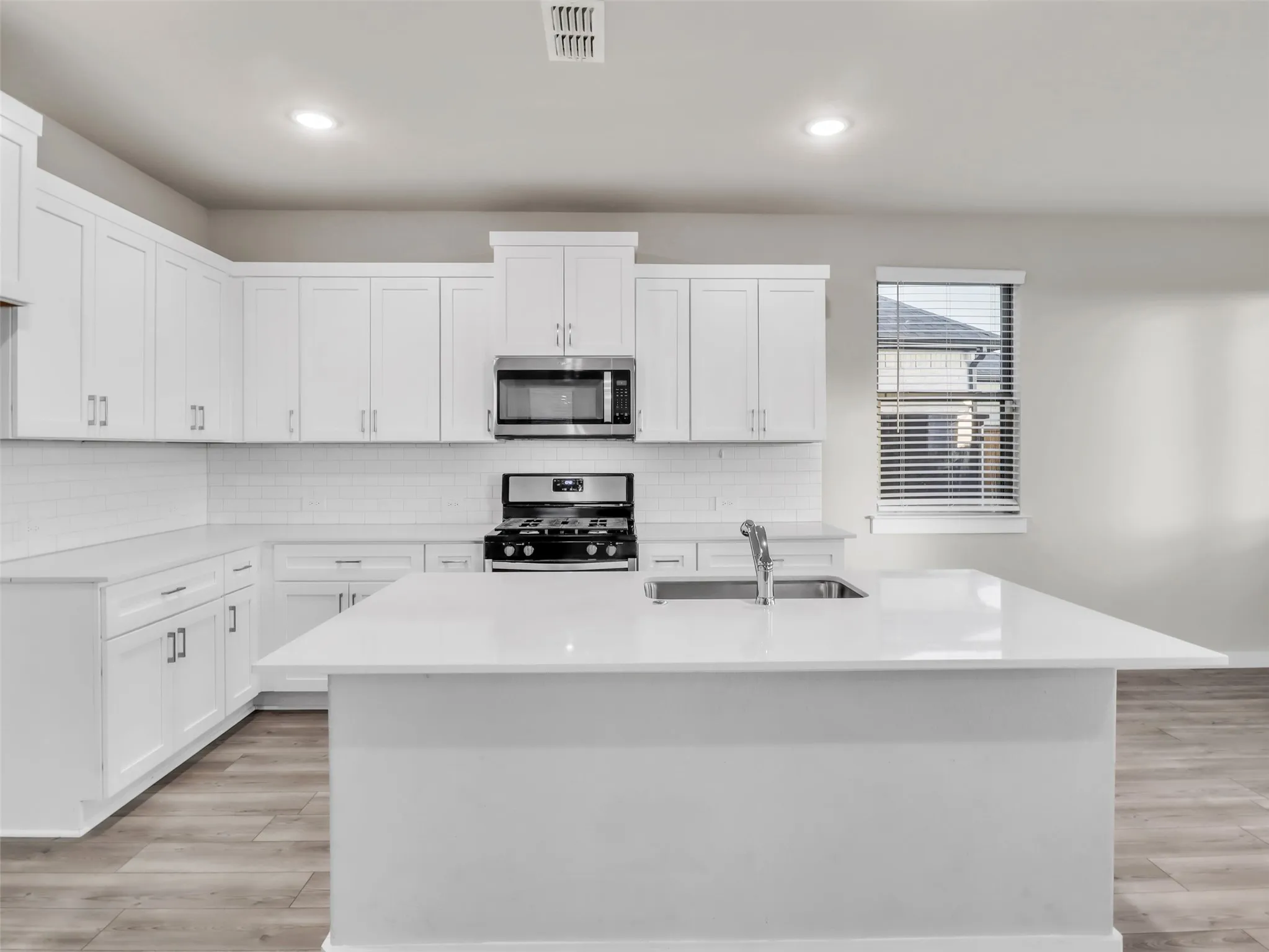 Single Family Residence For Sale in Collin County , 2214 Spring Side Drive, Royse City, Texas 75189, 4 Bedroom, 3 Bathroom, 2 Garage spaces, 2,184 Sqft, built in 2022, mls#21306995, Real Estate Agent in Royse City, Homes For Sale in Collin county, Homes For Sale in Royse City, Realtor in Royse City Texas, Real Estate Brokerage Independent Realty Texas, Luminita Cordes Realtor