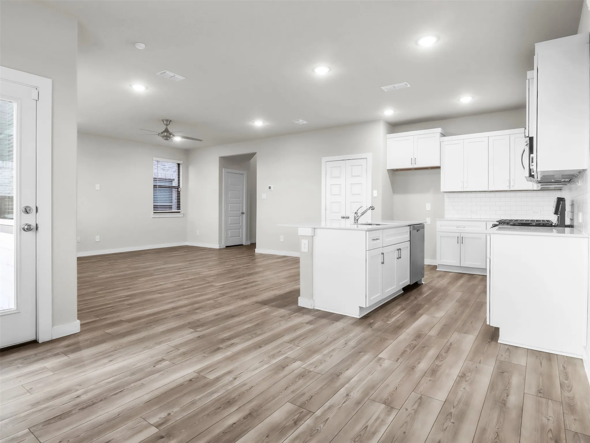 Single Family Residence For Sale in Collin County , 2214 Spring Side Drive, Royse City, Texas 75189, 4 Bedroom, 3 Bathroom, 2 Garage spaces, 2,184 Sqft, built in 2022, mls#21306995, Real Estate Agent in Royse City, Homes For Sale in Collin county, Homes For Sale in Royse City, Realtor in Royse City Texas, Real Estate Brokerage Independent Realty Texas, Luminita Cordes Realtor