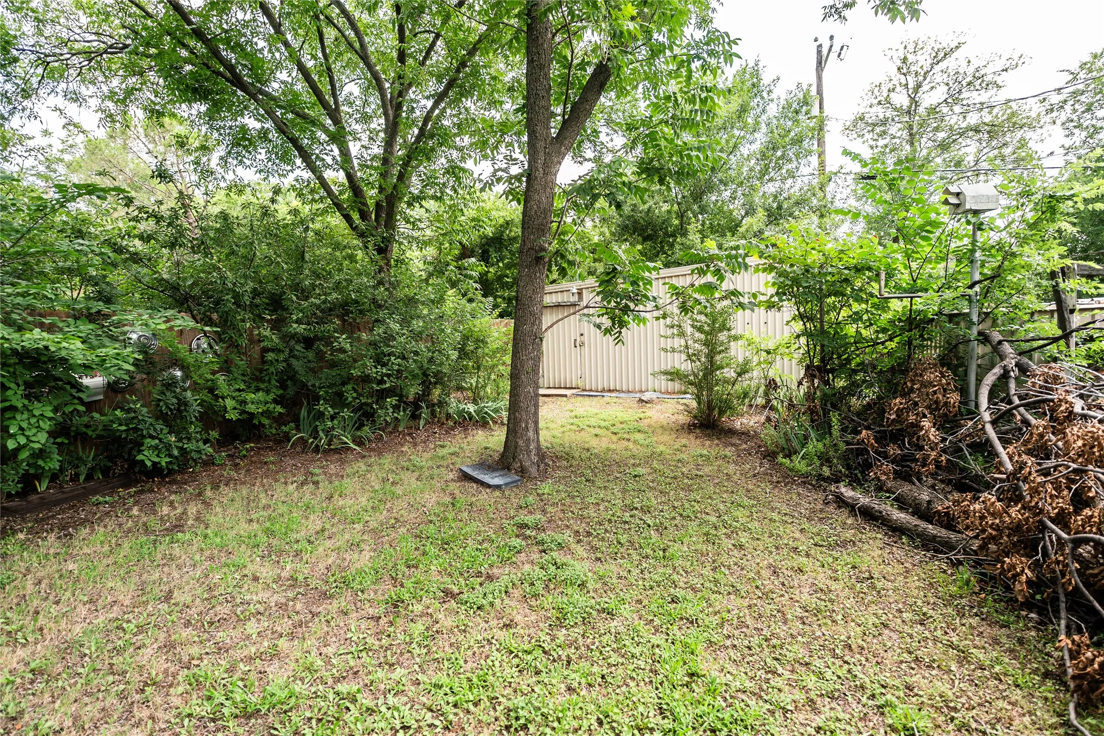 Single Family Residence For Sale in Montague County , 706 E Highway 82, Nocona, Texas 76255, 2 Bedroom, 1 Bathroom, Garage spaces, 1,275 Sqft, built in 1945, mls#21308902, Real Estate Agent in Nocona, Homes For Sale in Montague county, Homes For Sale in Nocona, Realtor in Nocona Texas, Real Estate Brokerage Independent Realty Texas, Luminita Cordes Realtor